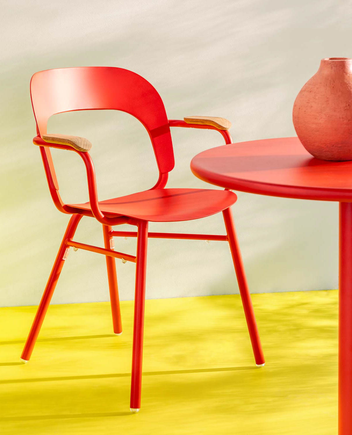 Cadeira de Jantar em Alumínio e Madeira com Apoio de braços Pop, imagem de galeria 2