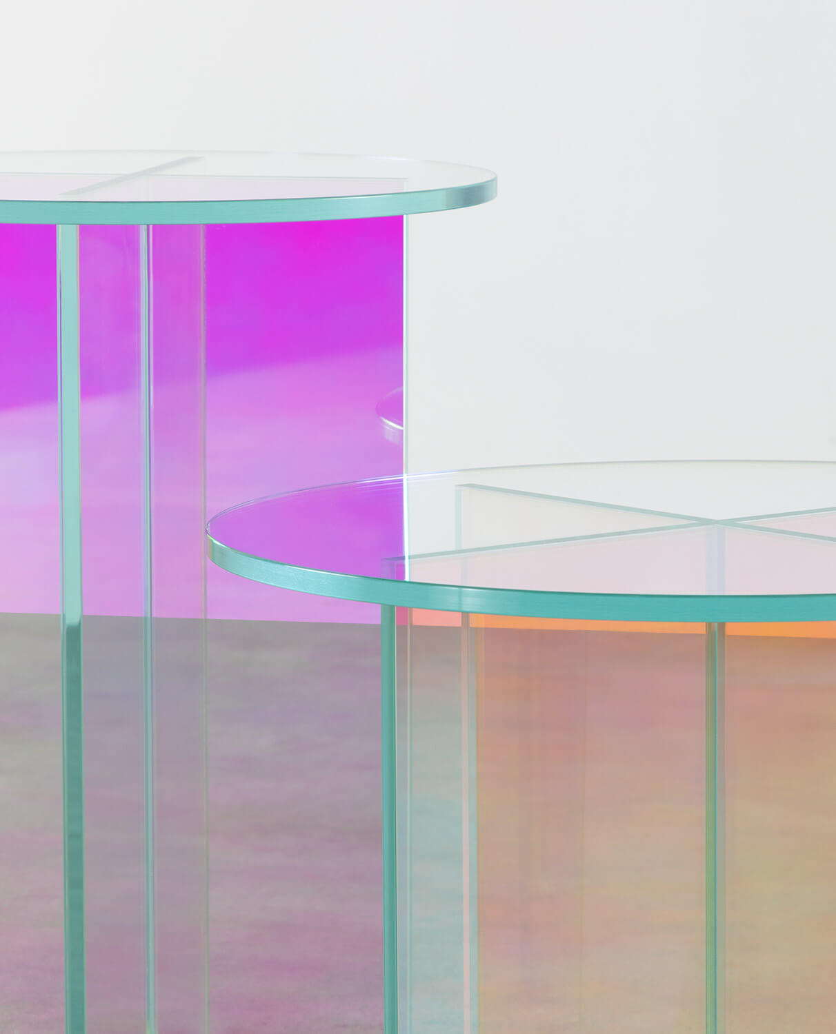 Conjunto de Mesas de Apoio e Centro Iridescente em Vidro Temperado Iris, imagem de galeria 6