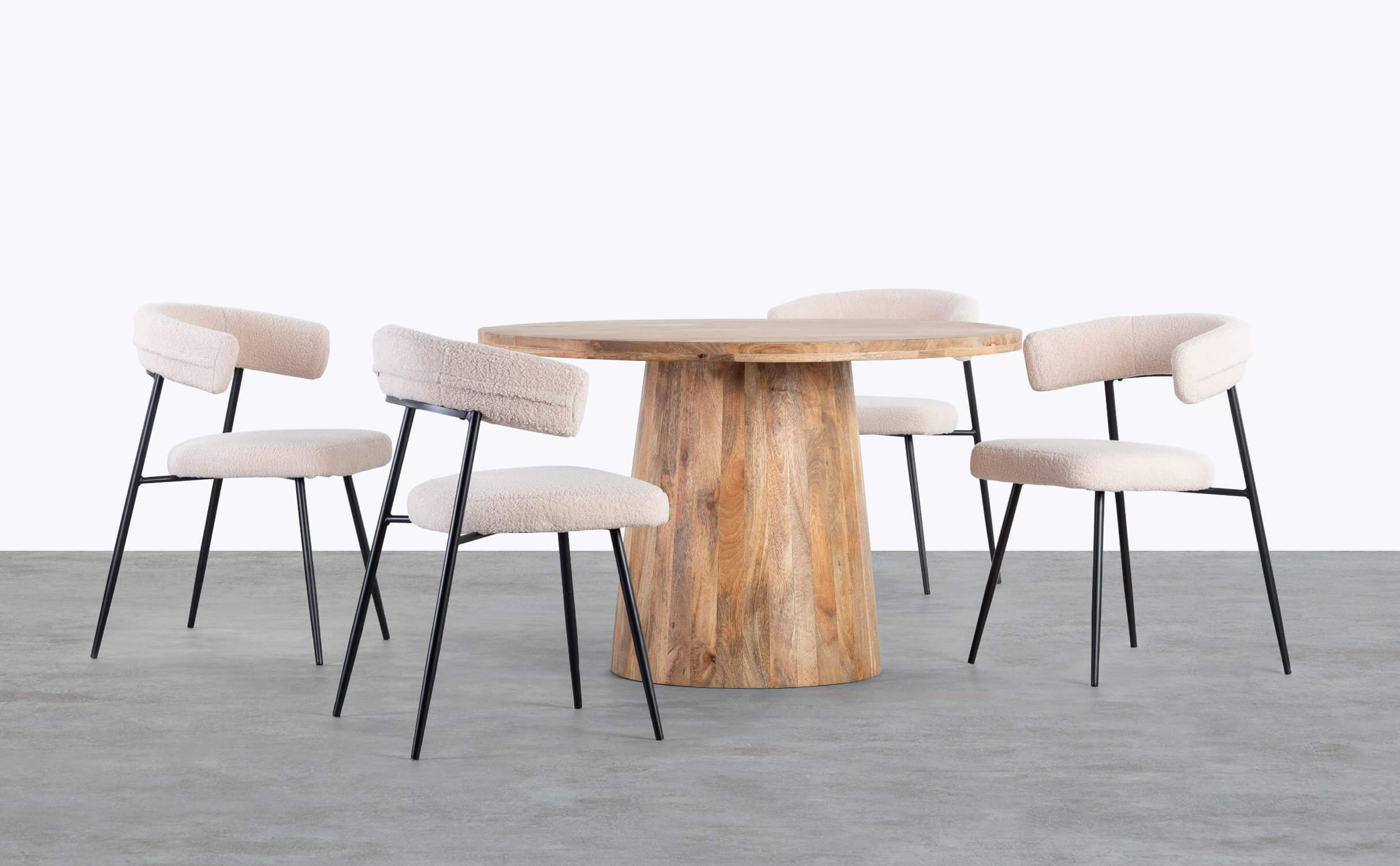 Conjunto de Mesa Redonda em Madeira Doran e 4 Cadeiras em Tecido Bouclé Eloise, imagem de galeria 1