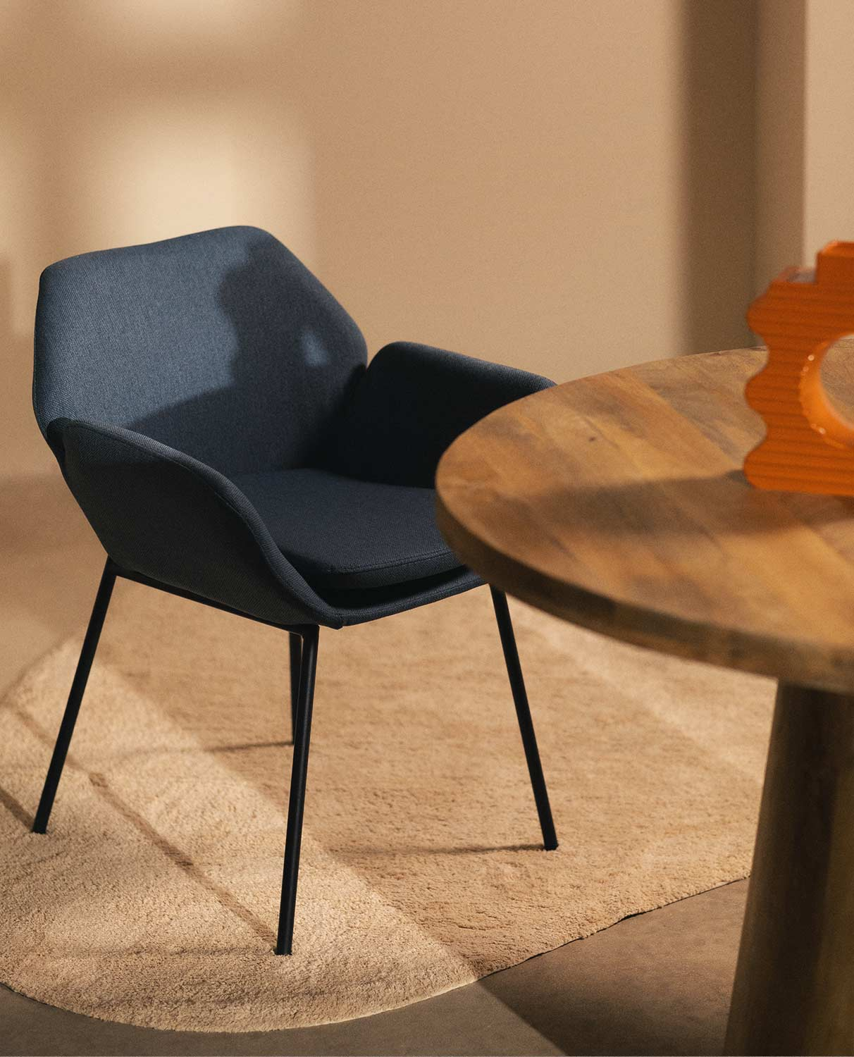 Cadeira de Jantar com Apoio de Braços em Metal e Tecido Eider, imagem de galeria 2