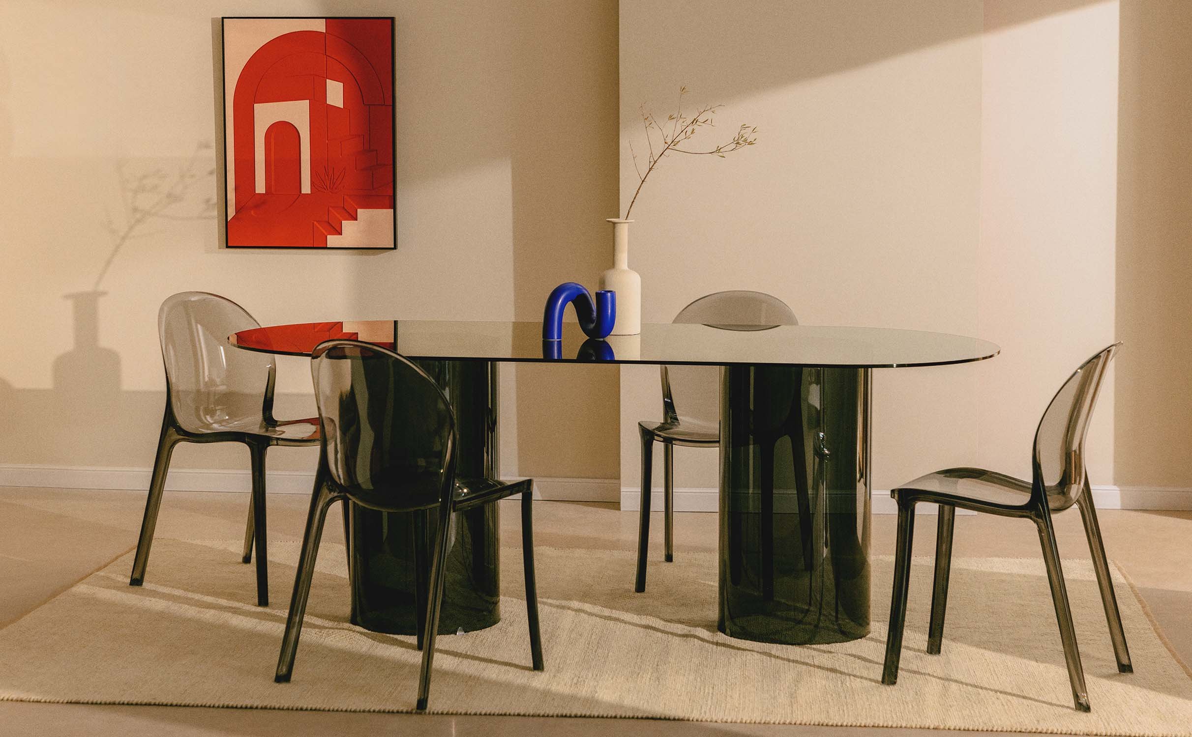 Conjunto de Mesa de Jantar Oval de Vidro Curvo Kolu e 4 Cadeiras de Policarbonato Imatra , imagem de galeria 1