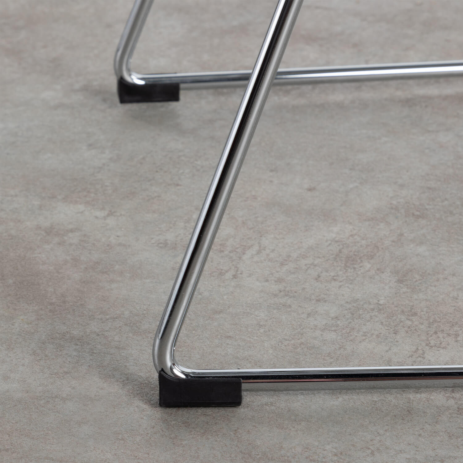 Conjunto de Mesa Redonda de Vidro Temperado Kolu e 4 Cadeiras de Metal Aras, imagem de galeria 9