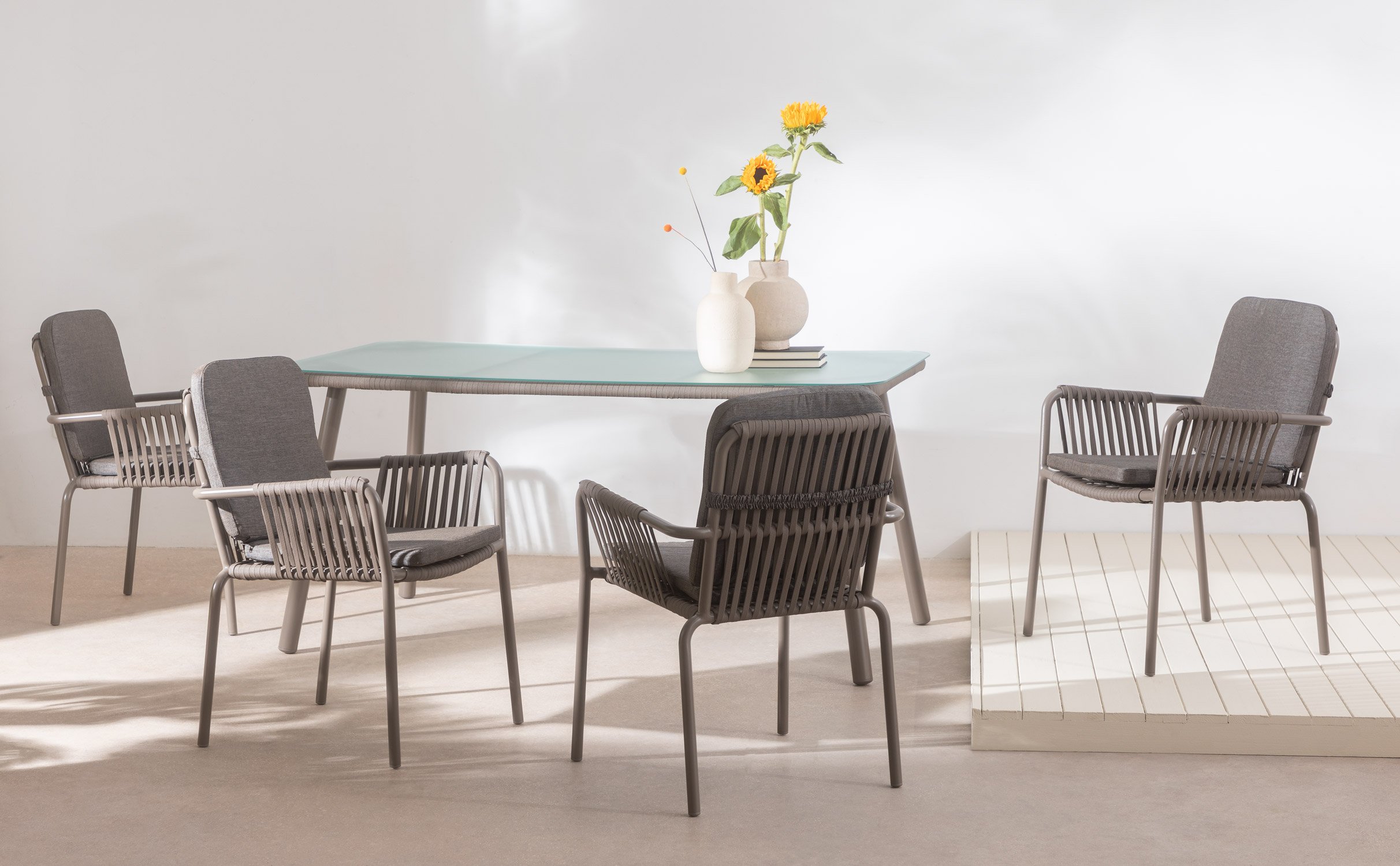 Mesa de Jantar Rectangular de Alumínio e Vidro (160x90 cm) Drian, imagem de galeria 1