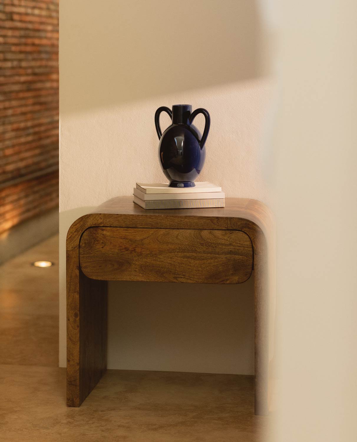 Mesa de Cabeceira XL com Gaveta em Madeira de Mangueira (61x45,5 cm) Vanile, imagem de galeria 2