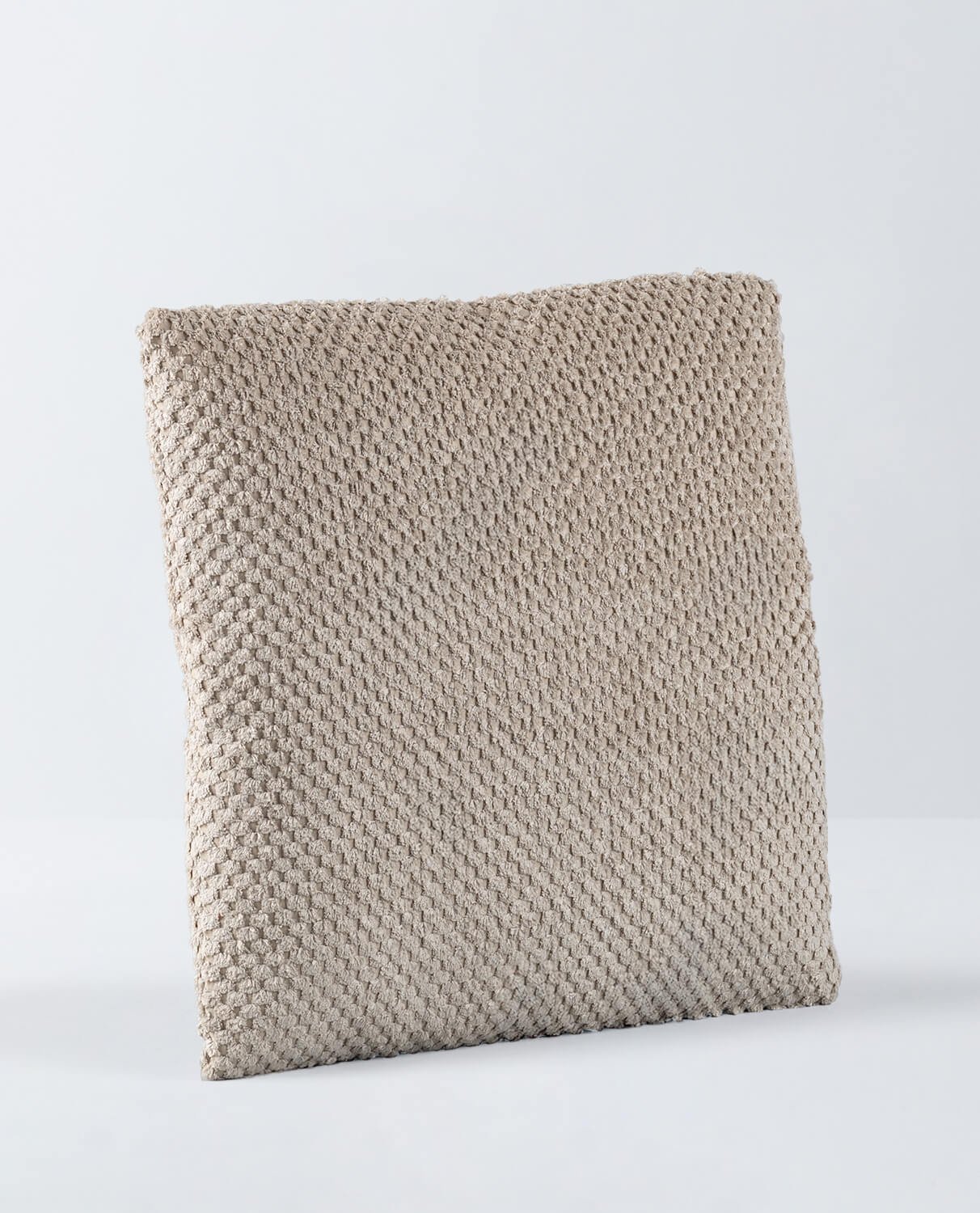 Almofada Quadrada de Tecido (43x43 cm) Pompons, imagem de galeria 1