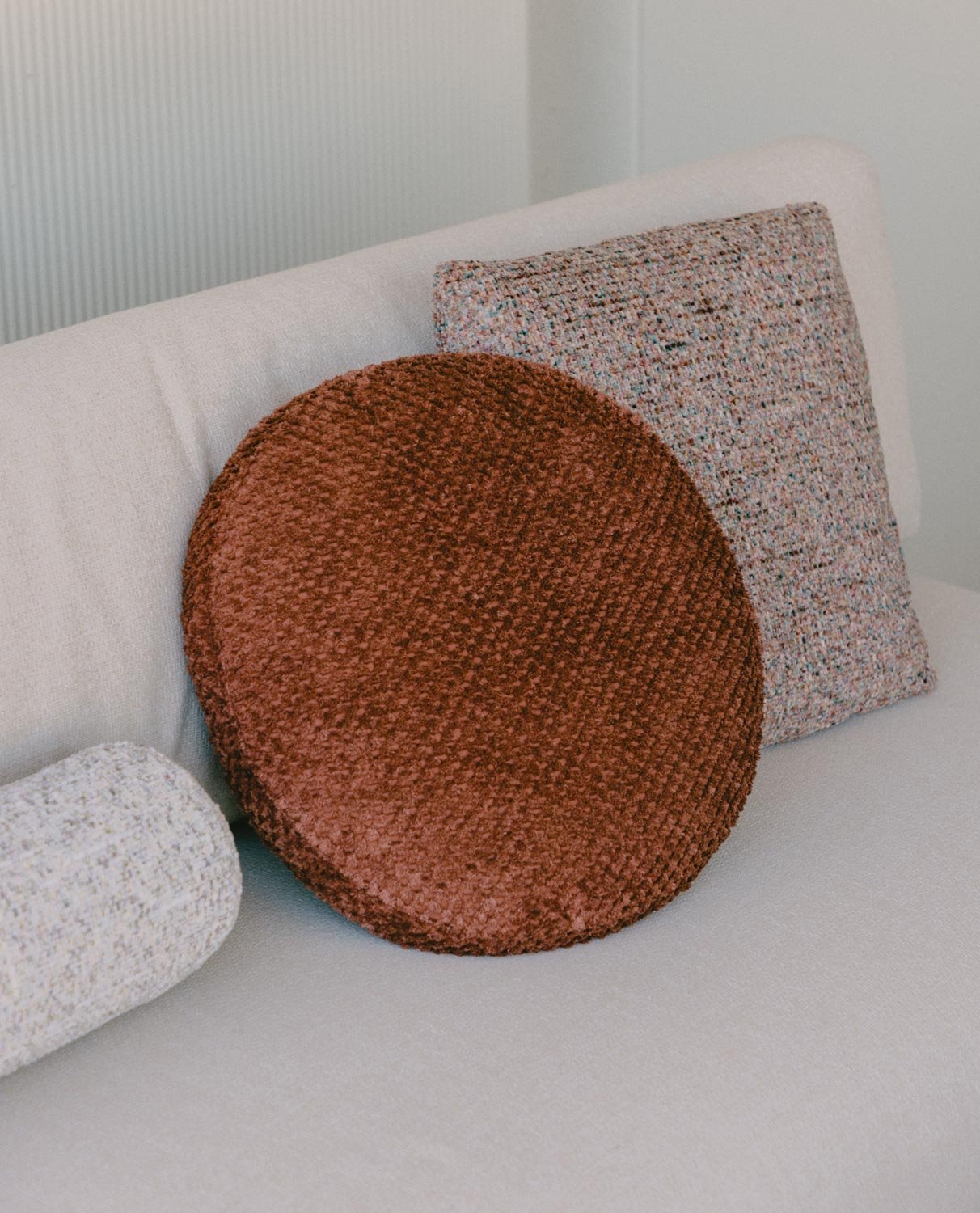 Almofada Redonda de Tecido (Ø45 cm) Pompons, imagem de galeria 2