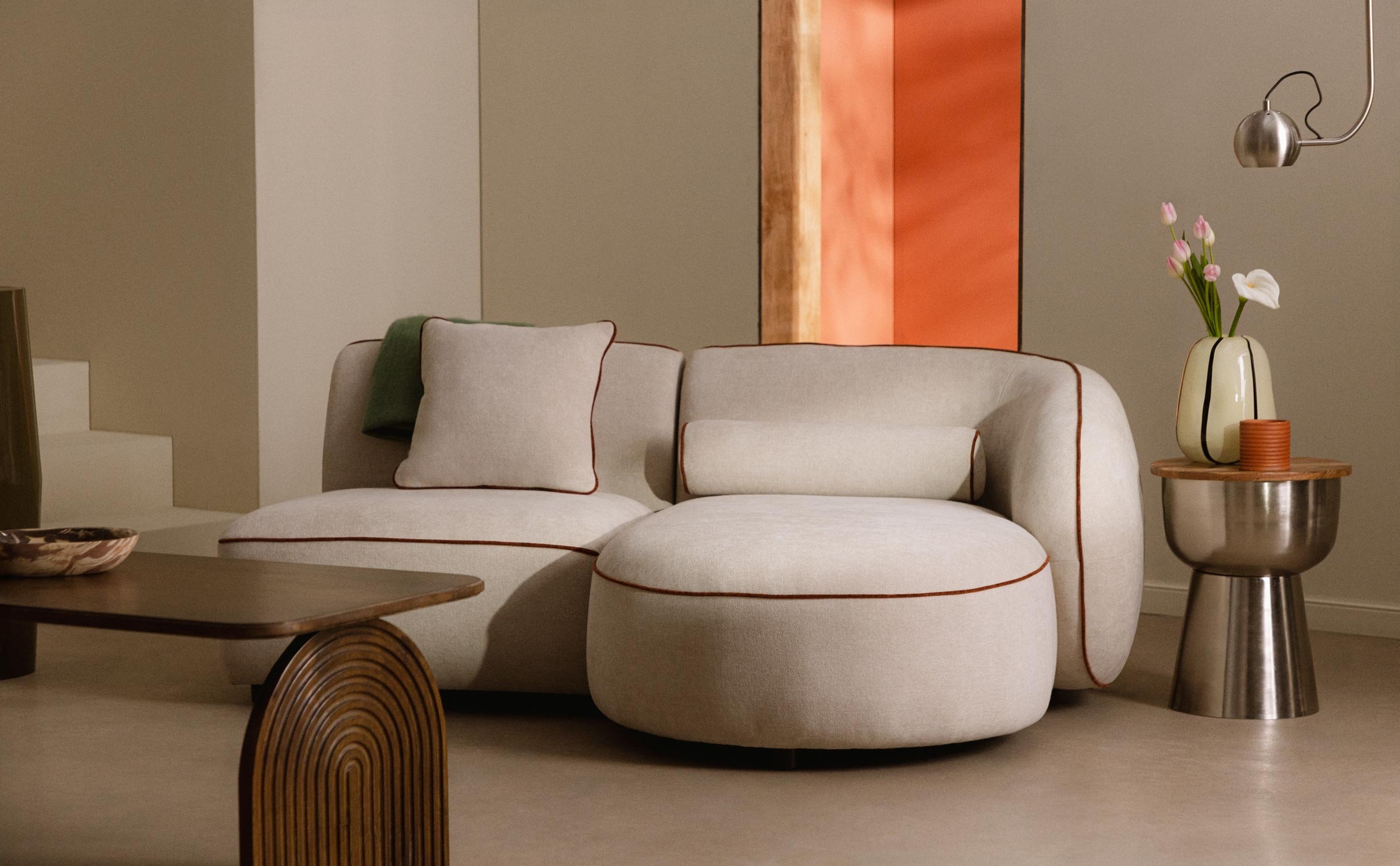 Sofá chaise longue modular de 2 peças com poltrona em tecido Ilham, imagem de galeria 1