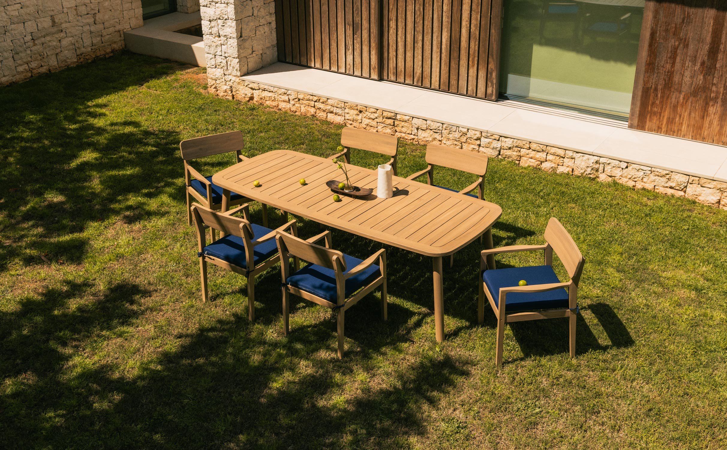 Mesa de jardim Retangular (240x100 cm) de Madeira de Acácia e 6 Cadeiras com Braços Marla, imagem de galeria 1