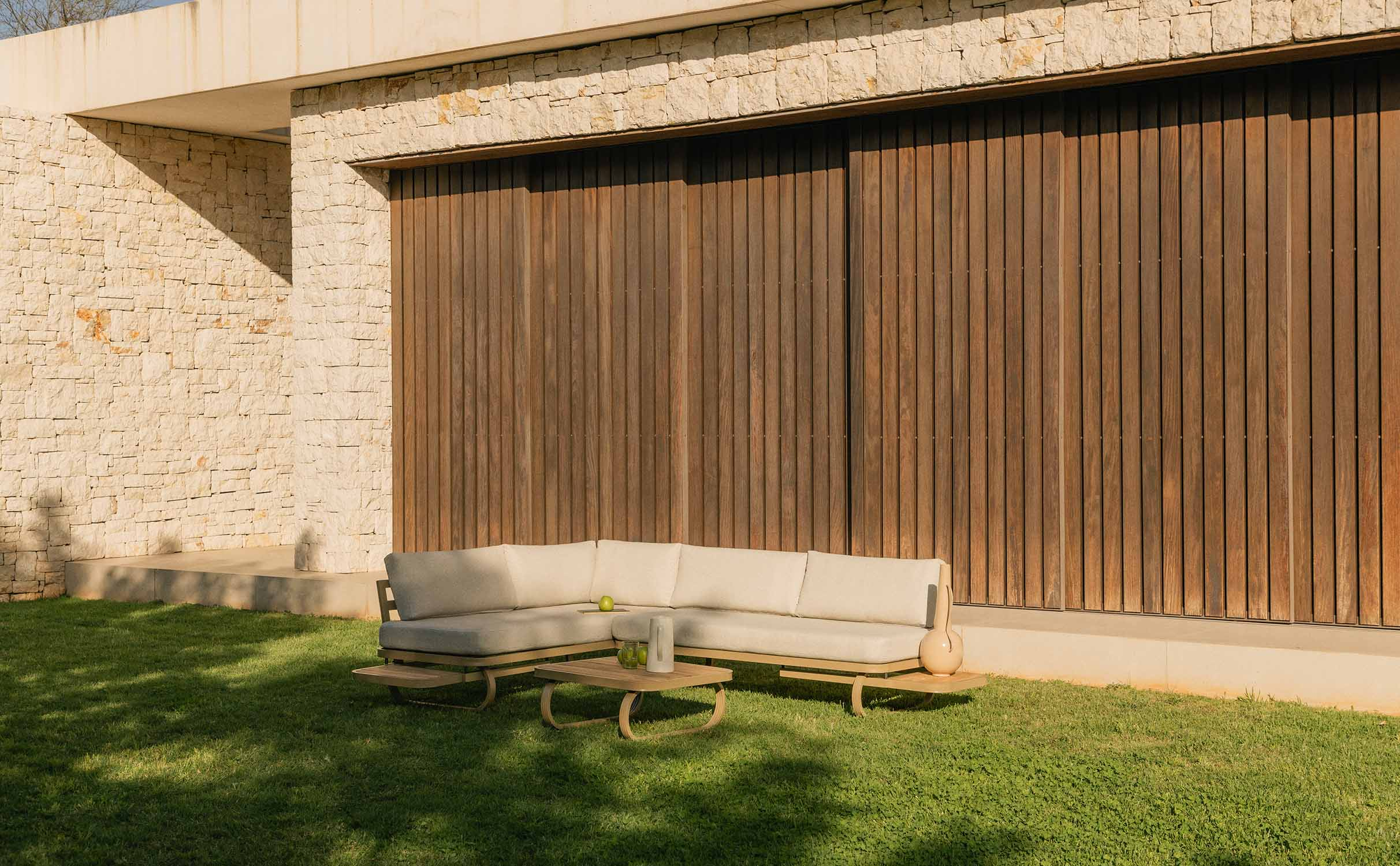Conjunto de Jardim de Metal e Madeira de Teca com Mesa de Centro Emilia, imagem de galeria 1