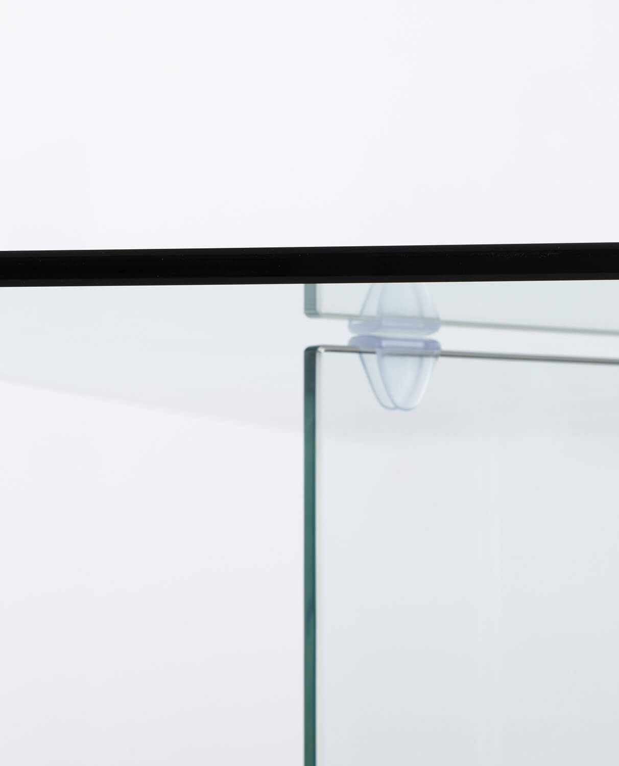 Conjunto de Mesa de Jantar Retangular de Vidro Kamil e 6 Cadeiras de Vime e Metal Amur, imagem de galeria 2