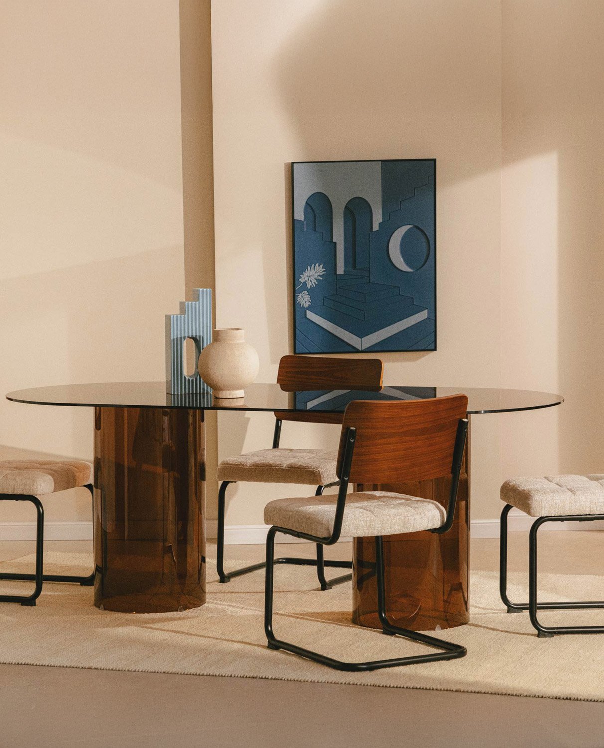 Conjunto de Mesa de Jantar Oval em Vidro Temperado Kolu e 4 Cadeiras em Madeira e Tecido Cuba, imagem de galeria 2