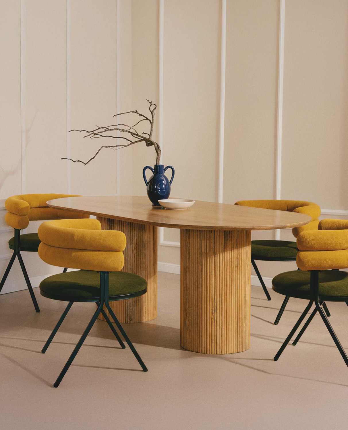 Conjunto de Mesa de Jantar em Madeira Viena e 4 Cadeiras em Tecido Aixa, imagem de galeria 2