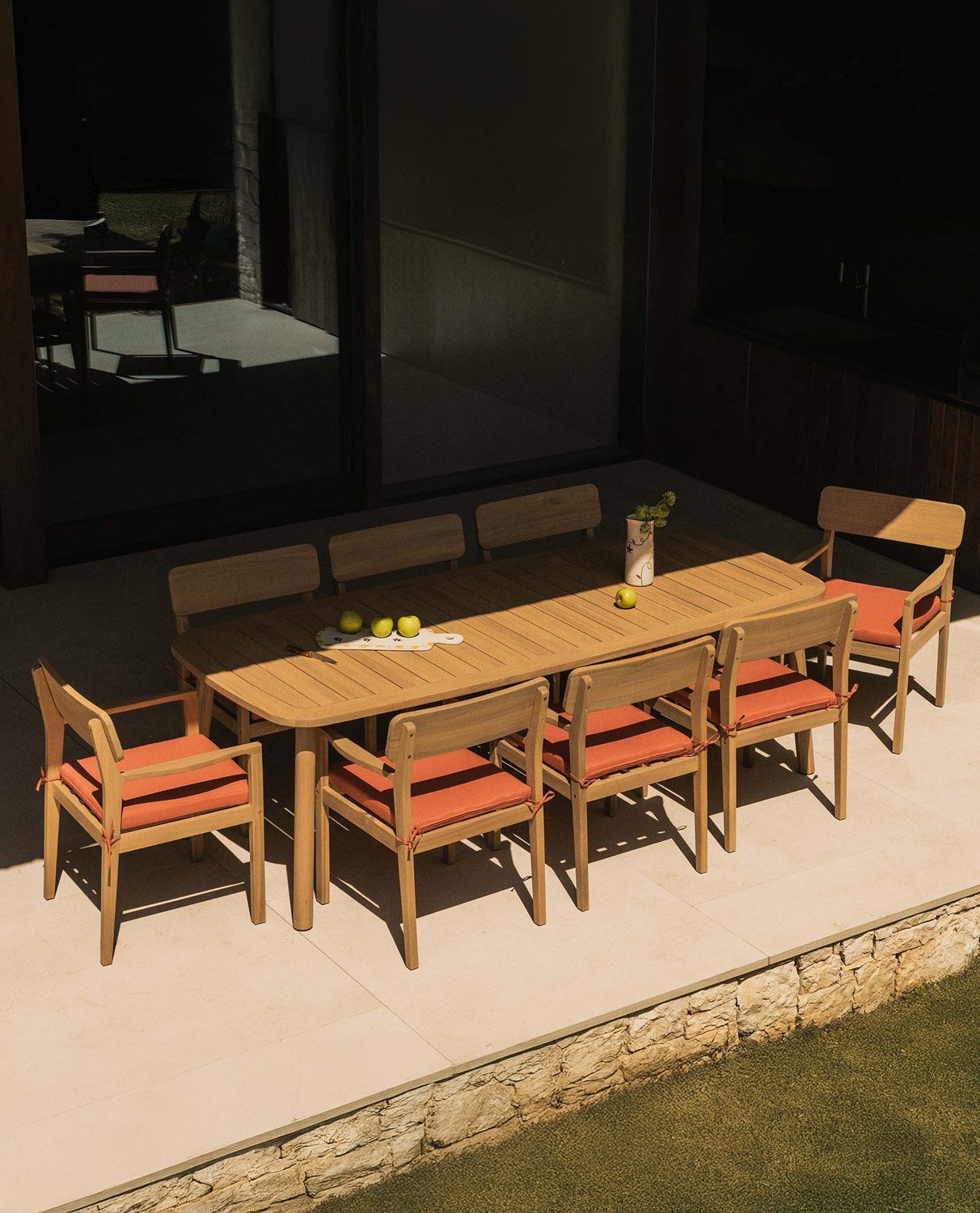 Mesa de Jardim Retangular de Madeira de Acácia (240x100 cm) e 8 Cadeiras com Braços de Exterior Marla, imagem de galeria 2