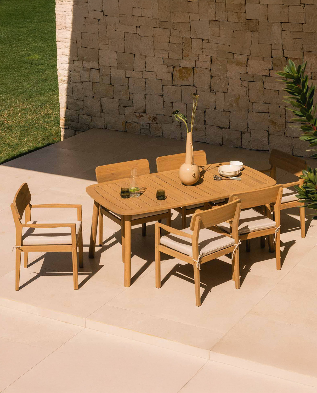 Conjunto de Mesa Retangular (180x100 cm) e 6 Cadeiras em Madeira de Acácia com Braços de Exterior Marla, imagem de galeria 2