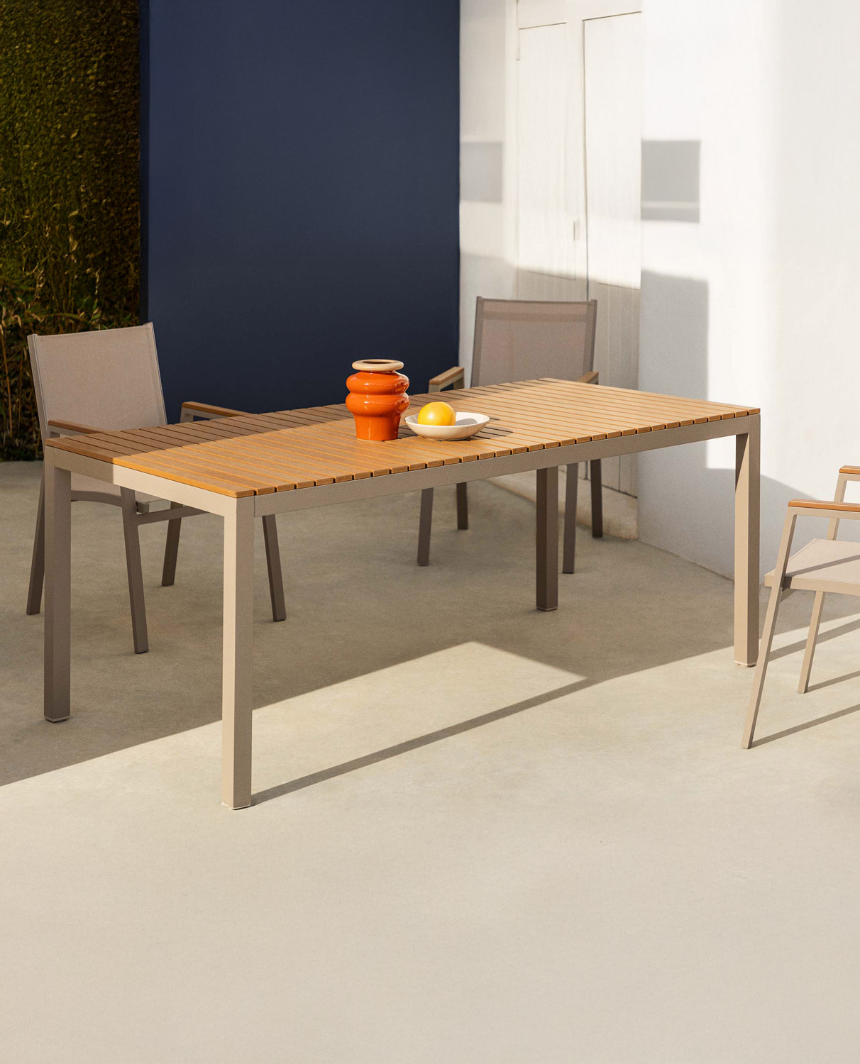 Conjunto de Mesa em Alumínio e 4 Cadeiras de Exterior Korce, imagem de galeria 2