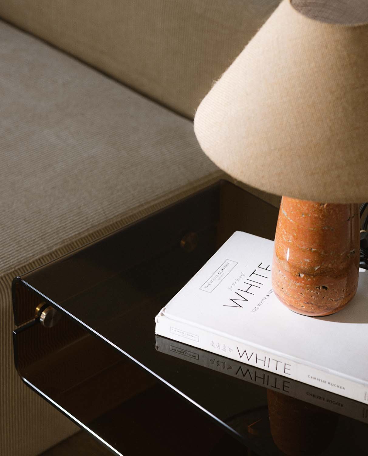 Mesa Lateral Retangular de Vidro e Metal (61x38 cm) Hedy, imagem de galeria 3