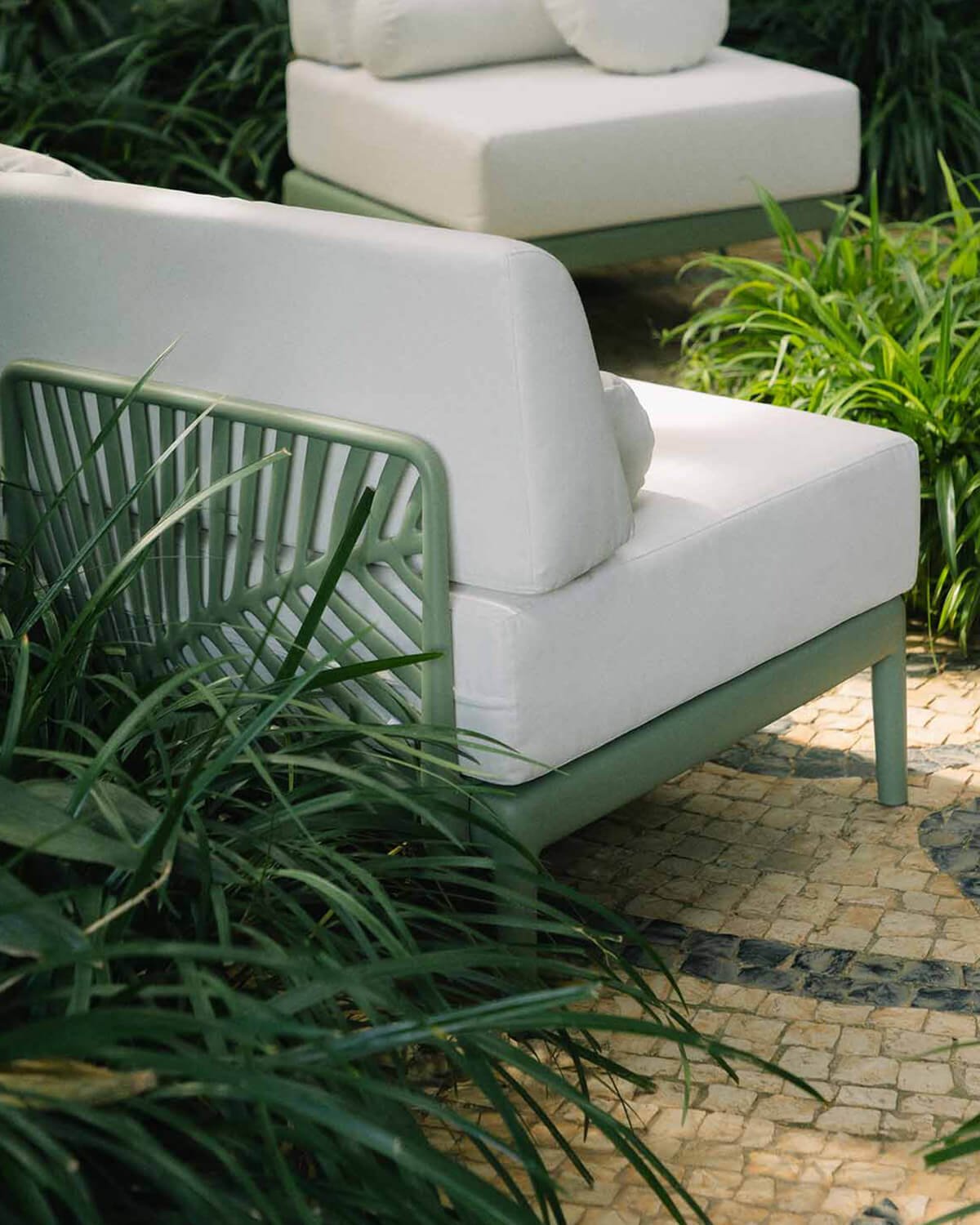 Sofá de jardim de 2 Lugares em Polipropileno com Almofadas Meivy, imagem de galeria 3