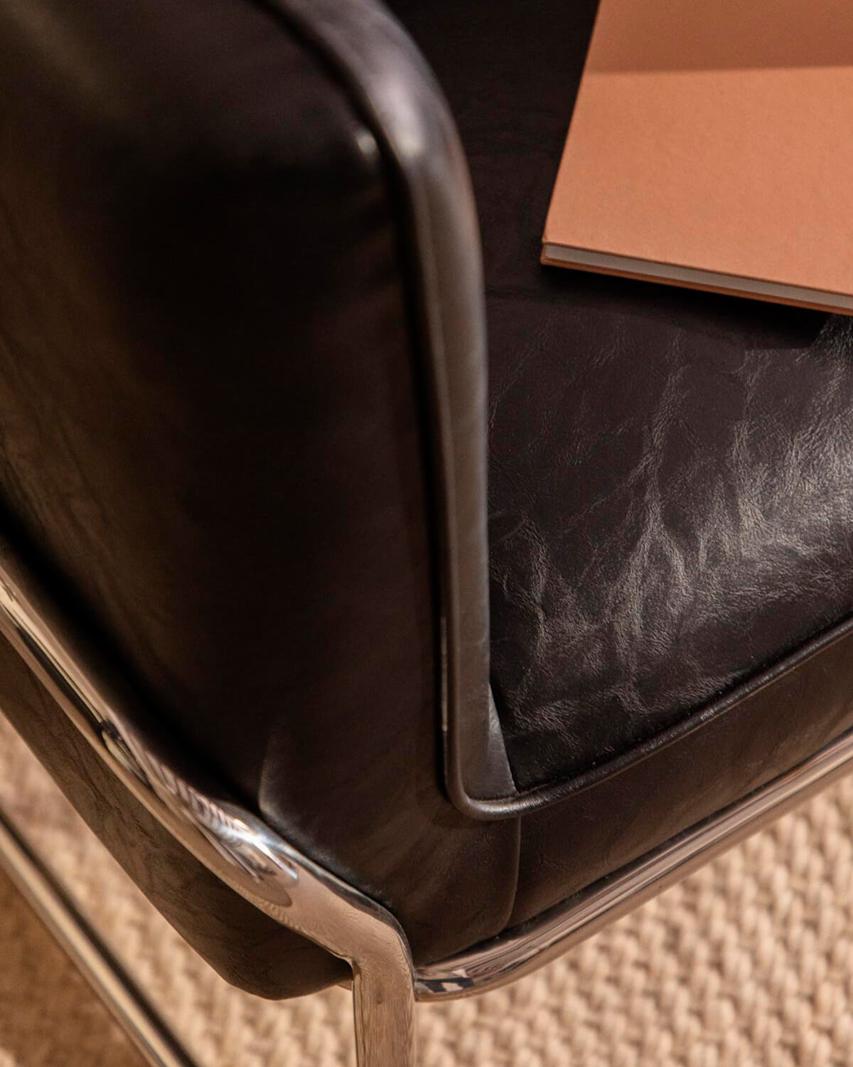 Poltrona em Couro Sintético e Metal Marcellus, imagem de galeria 3