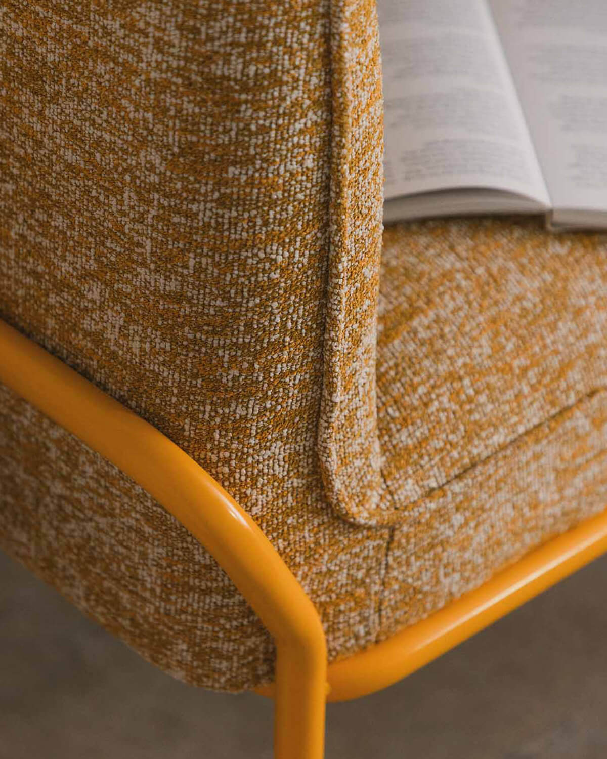 Poltrona em Tecido e Metal Marcellus, imagem de galeria 3