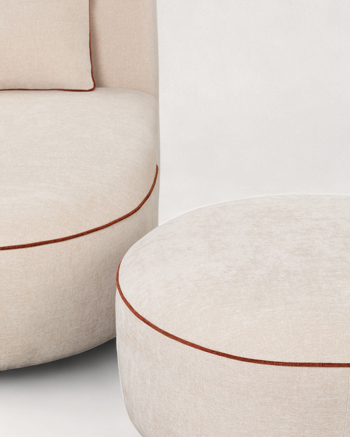 Chaise Longue con Puff Redondo de Tela Ilham, imagem de galeria 3