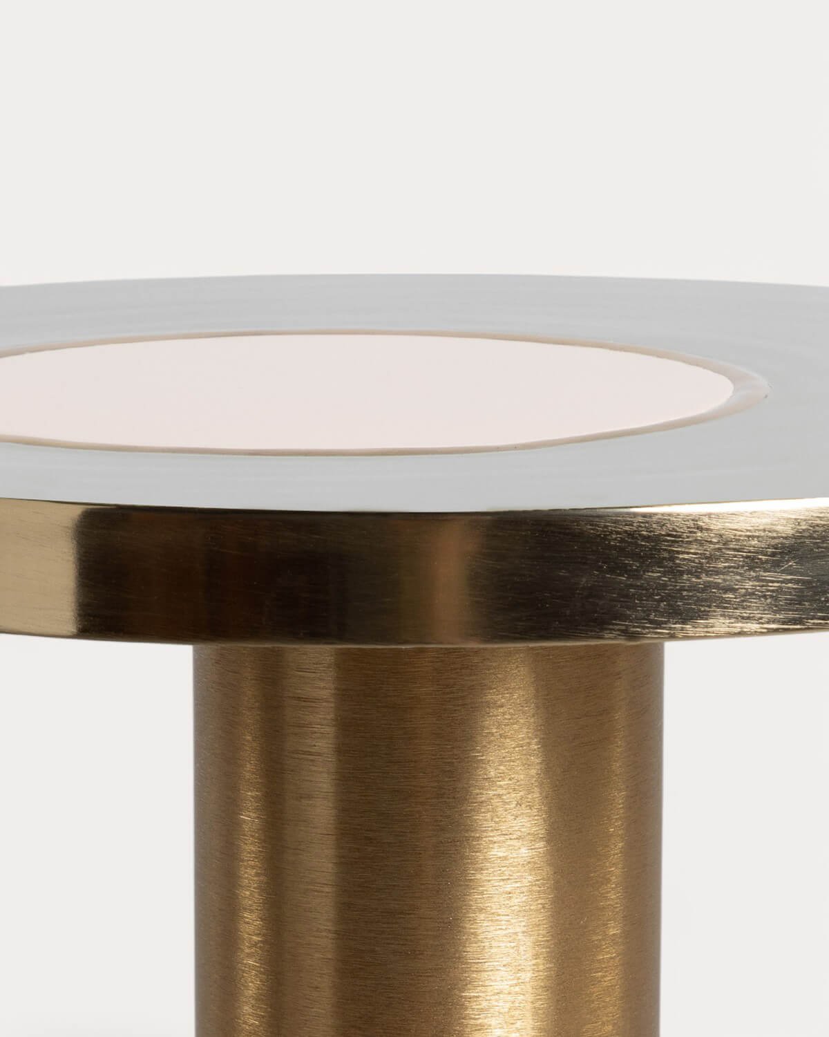 Mesa de apoio de madeira e metal com pega redonda (Ø40,5 cm) Tillo, imagem de galeria 4