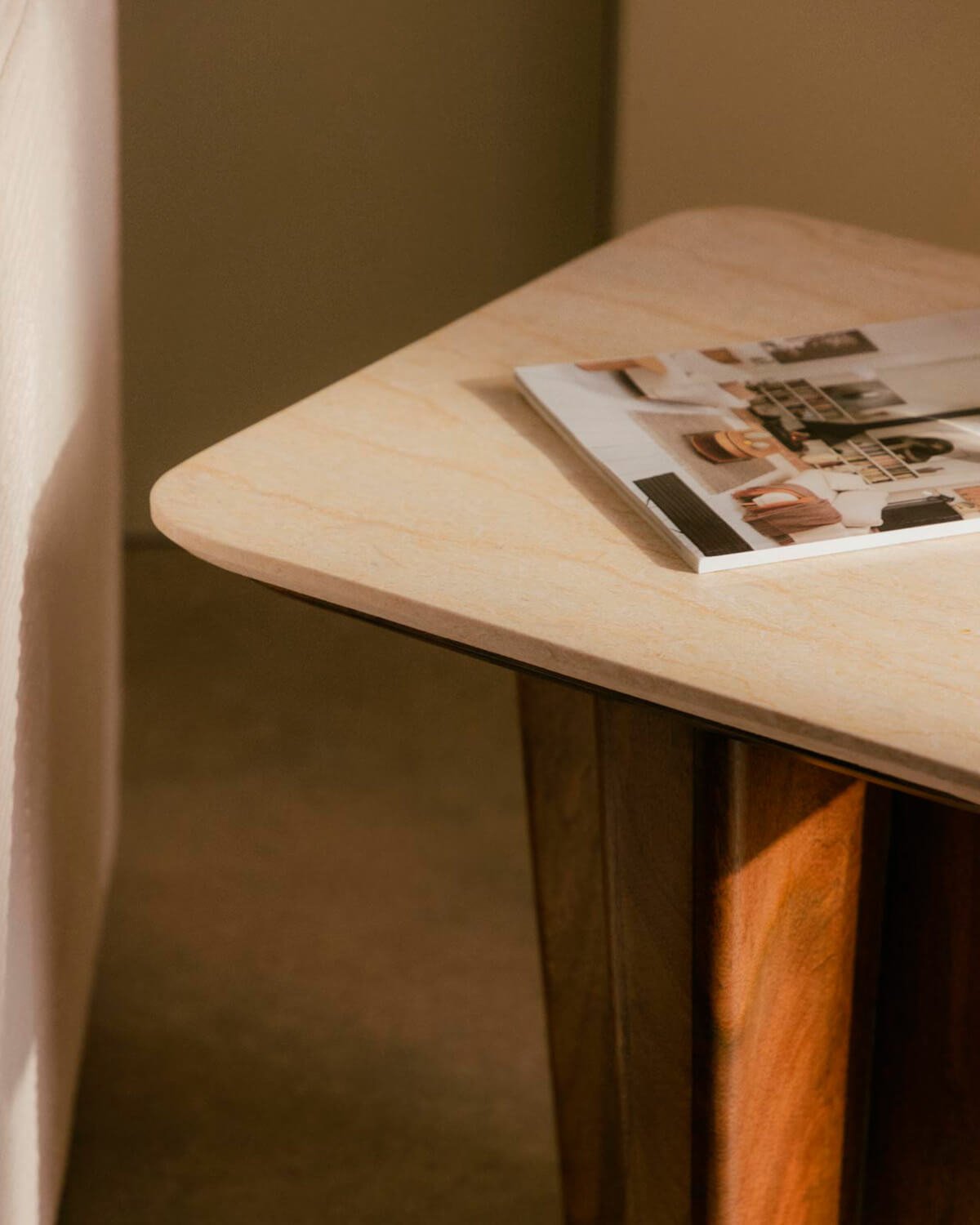 Mesa Lateral Quadrada em Mármore Egípcio e Madeira de Manga (50x50 cm) Amatis, imagem de galeria 3