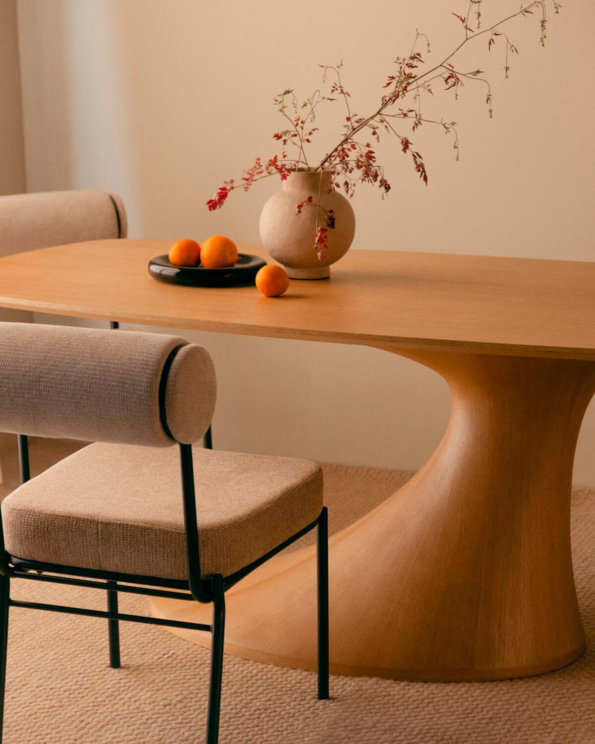 Conjunto de Mesa de Jantar Retangular de Madeira (220x100 cm) Flawas e 4 Cadeiras de Tecido Elin, imagem de galeria 3