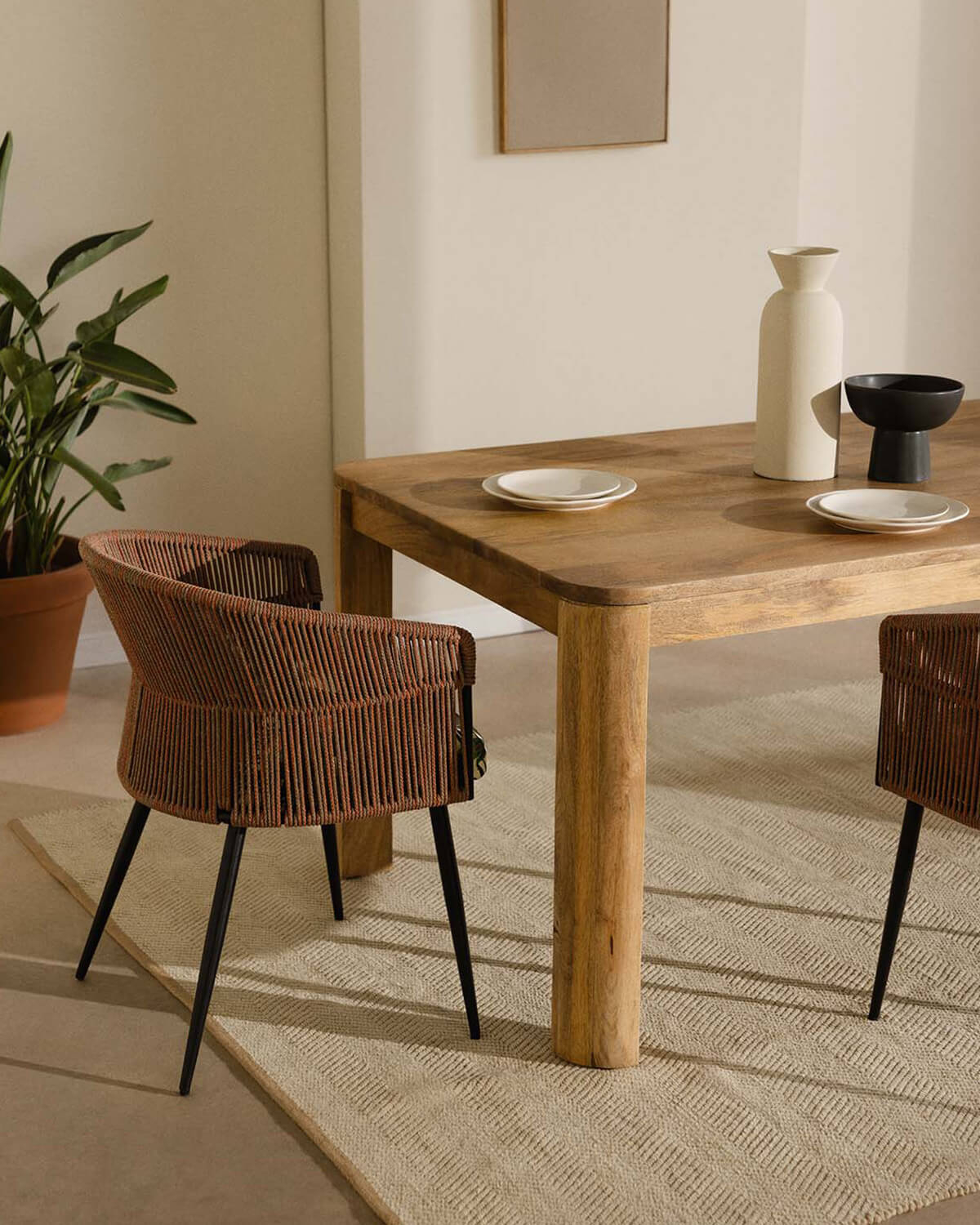 Conjunto de Mesa de Jantar Retangular em Madeira de Manga (200x100 cm) Valde e 4 Cadeiras em Veludo Drean , imagem de galeria 2