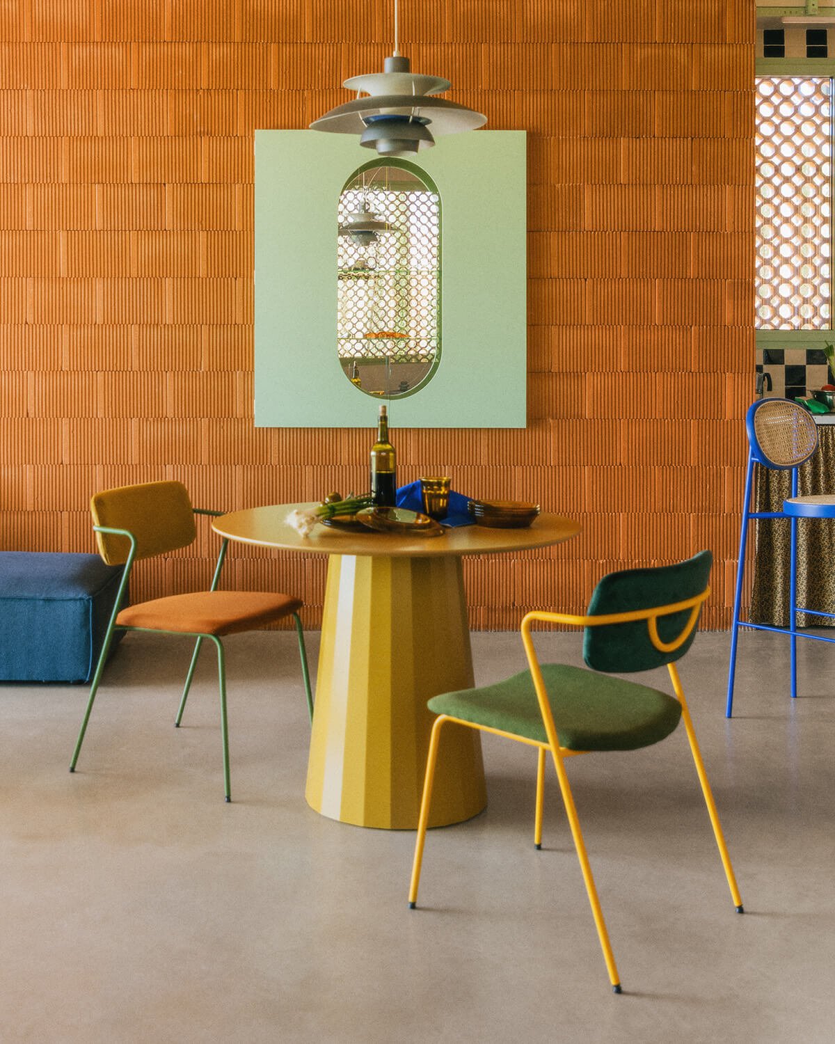 Conjunto de Mesa de Jantar Redonda (Ø100 cm) Irem e 2 Cadeiras em Tecido Irun, imagem de galeria 2