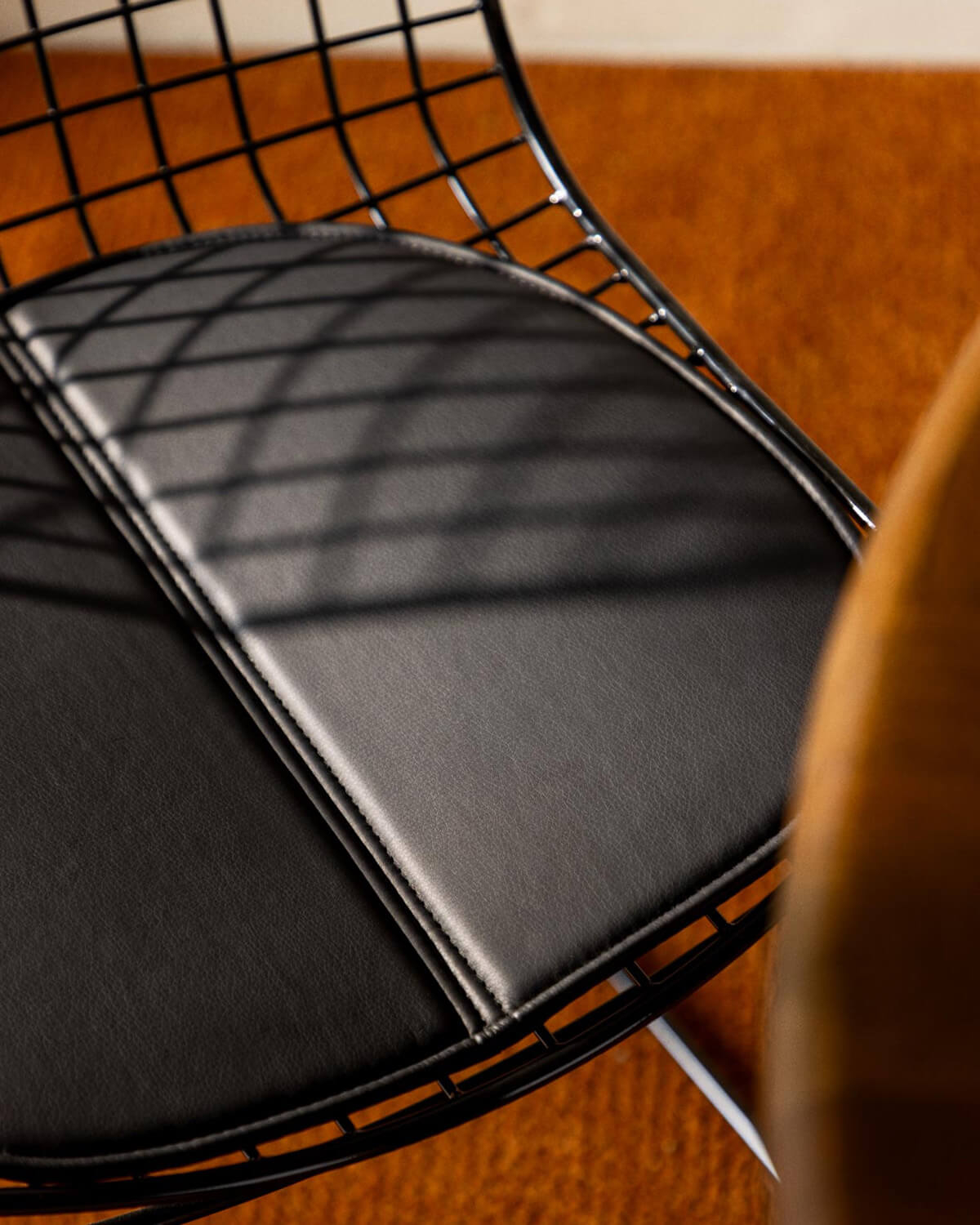 Cadeira de Jantar de Metal Aras com Encosto Baixo , imagem de galeria 3