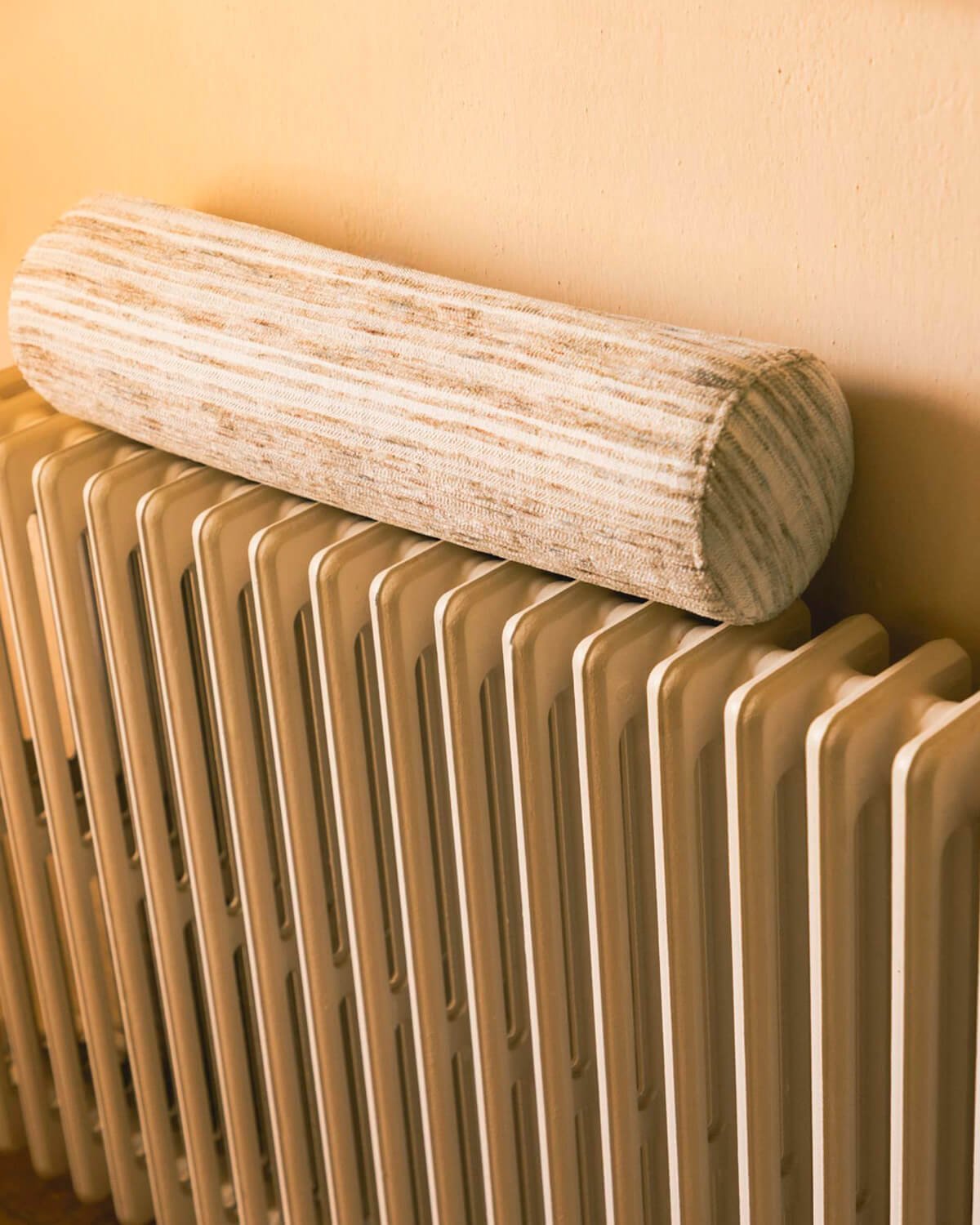 Almofada Cilíndrica de Tecido (63x15 cm) Marssel, imagem de galeria 2