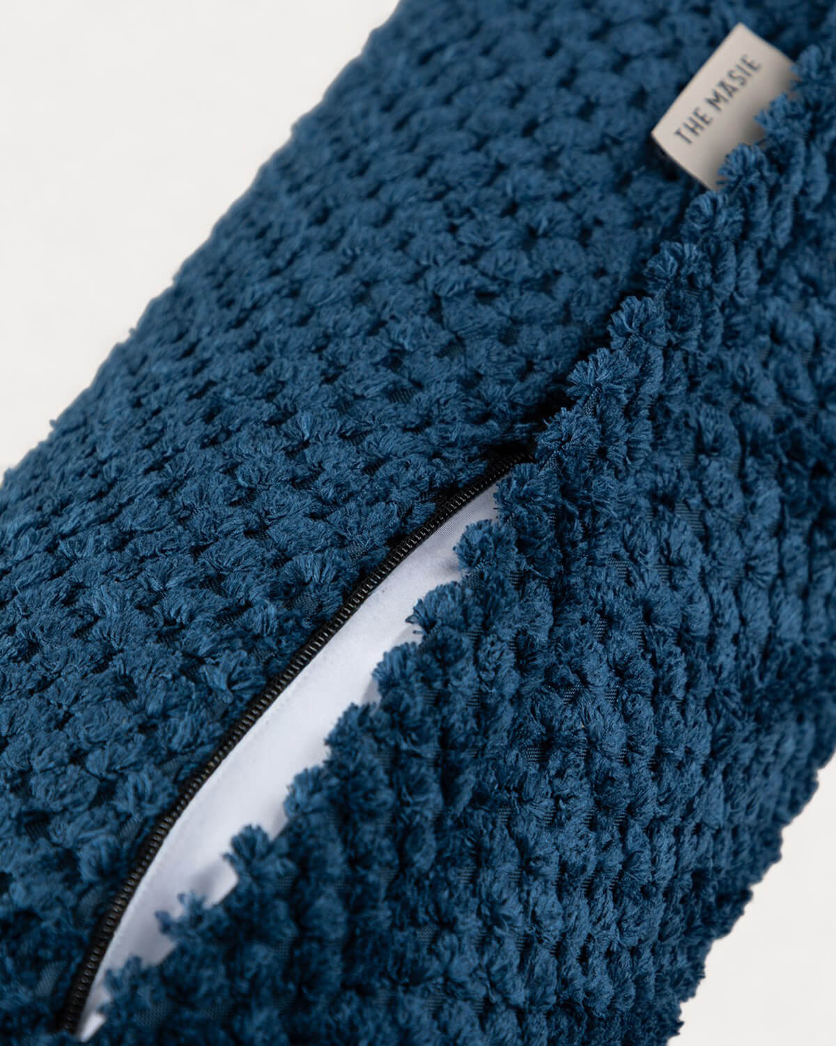 Almofada Cilíndrica de Tecido (63xØ15 cm) Pompons, imagem de galeria 6