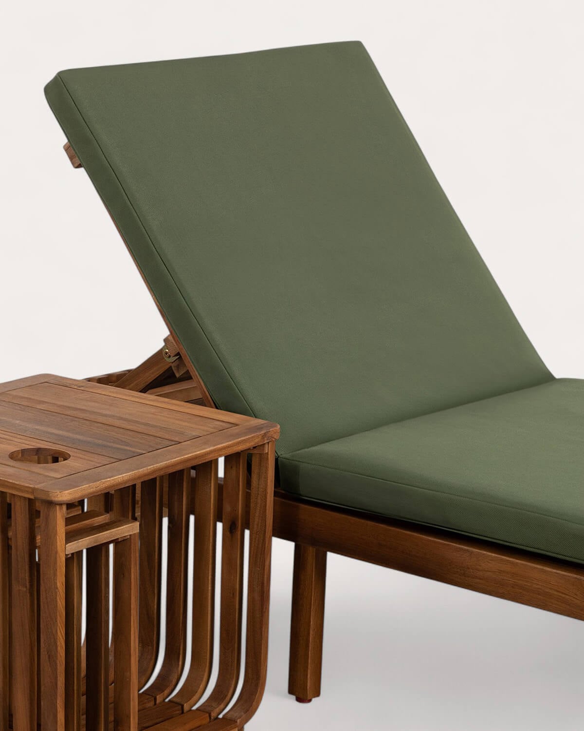 Conjunto com espreguiçadeira e mesa de apoio 45x45 cm em madeira de acácia Hazan, imagem de galeria 4