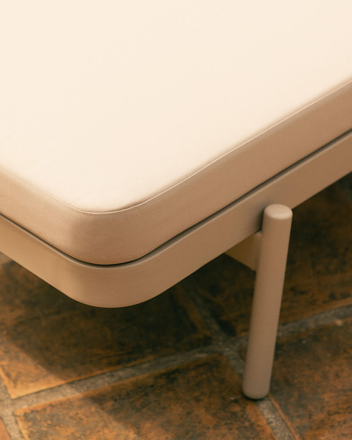 Espreguiçadeira Reclinável de Alumínio com Almofada de Tecido Celina, imagem de galeria 3