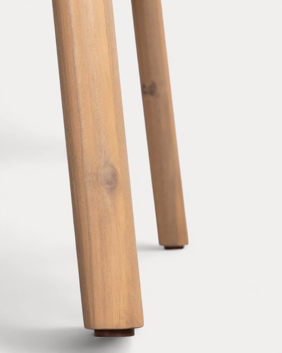 Conjunto com mesa retangular 180x100 cm e 6 cadeiras de exterior com apoios de braços em madeira de acácia Mirla, imagem de galeria 8