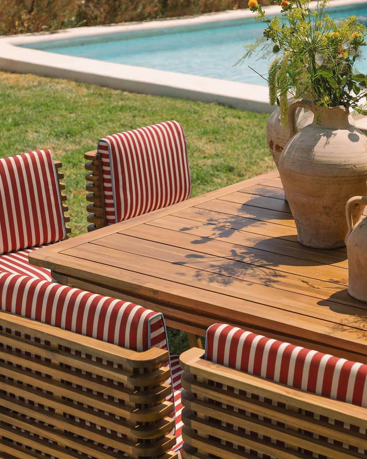 Conjunto de Mesa Quadrada (160x160 cm) e 8 Cadeiras em Madeira de Acácia e Tecido para Exterior Hazan, imagem de galeria 3