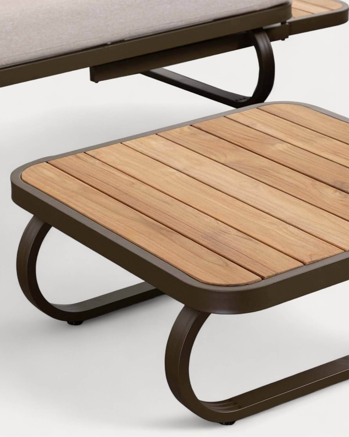 Conjunto de Jardim com 2 Sofás, 1 Poltrona e Mesa de Centro em Madeira de Teca e Metal Emilia, imagem de galeria 8