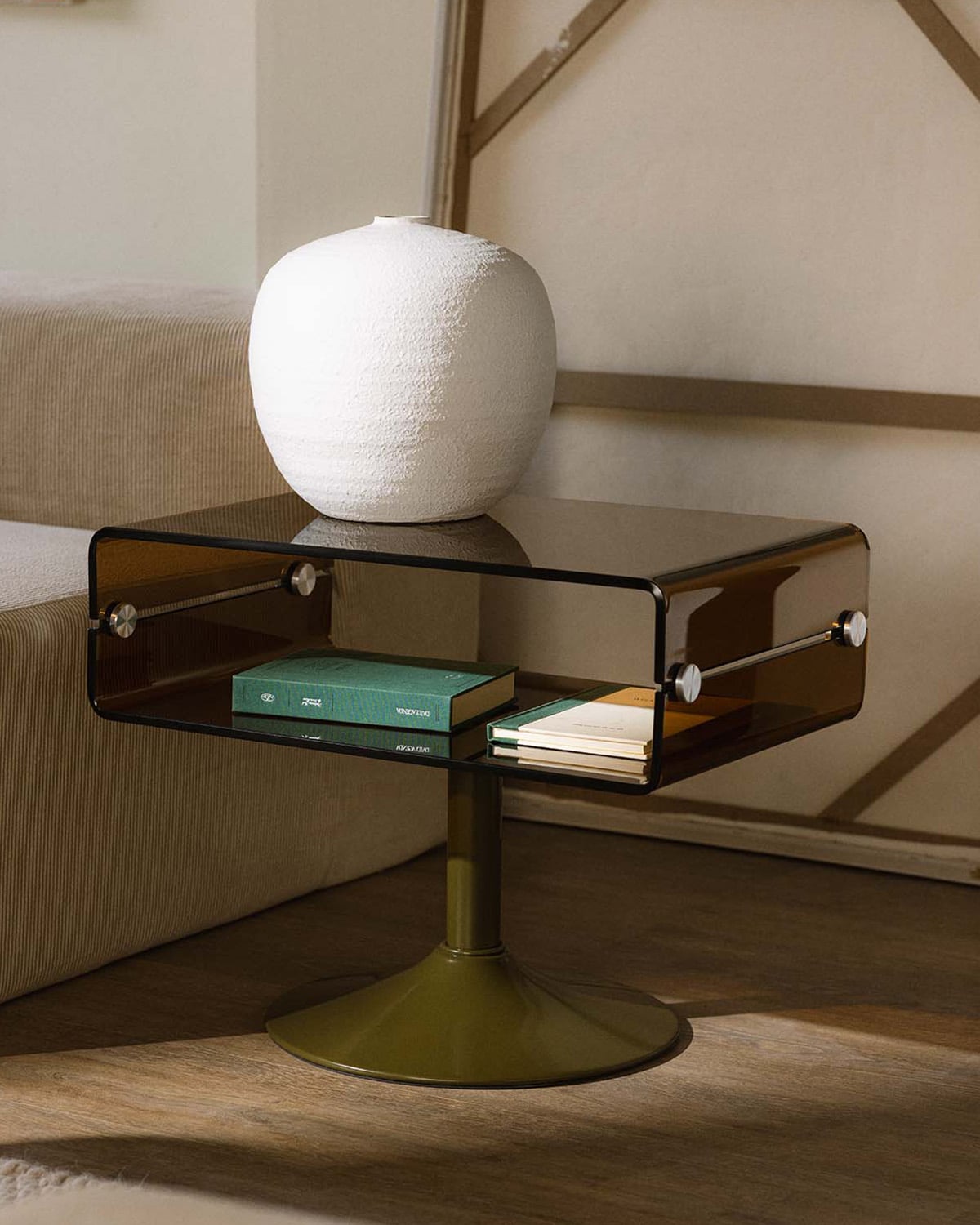 Mesa Lateral Retangular de Vidro e Metal (61x38 cm) Hedy, imagem de galeria 2