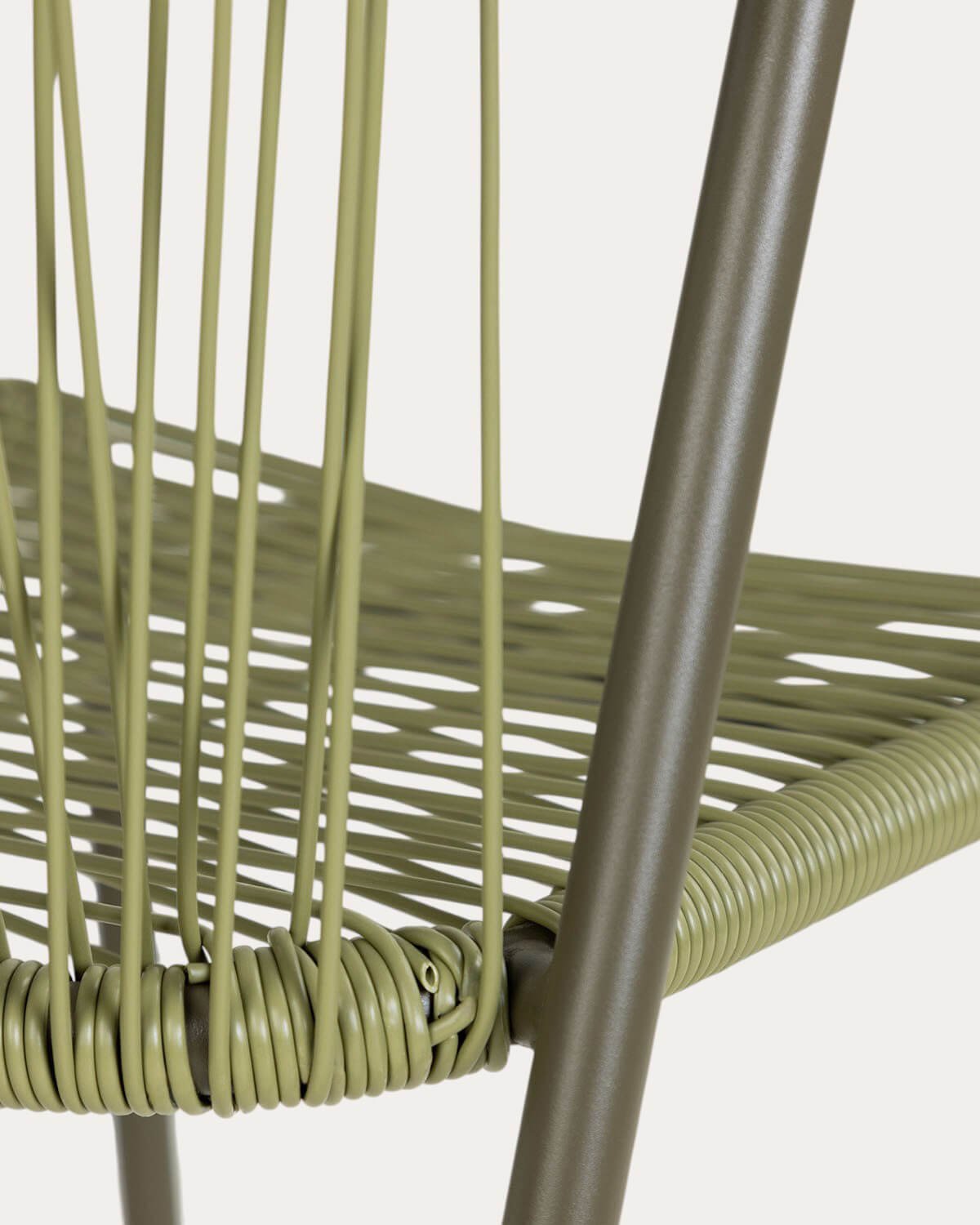 Conjunto de Mesa Oval (105x55 cm) e 2 Cadeiras Empilháveis em Metal e Rattan Sintético para uso Externo Paolo, imagem de galeria 8