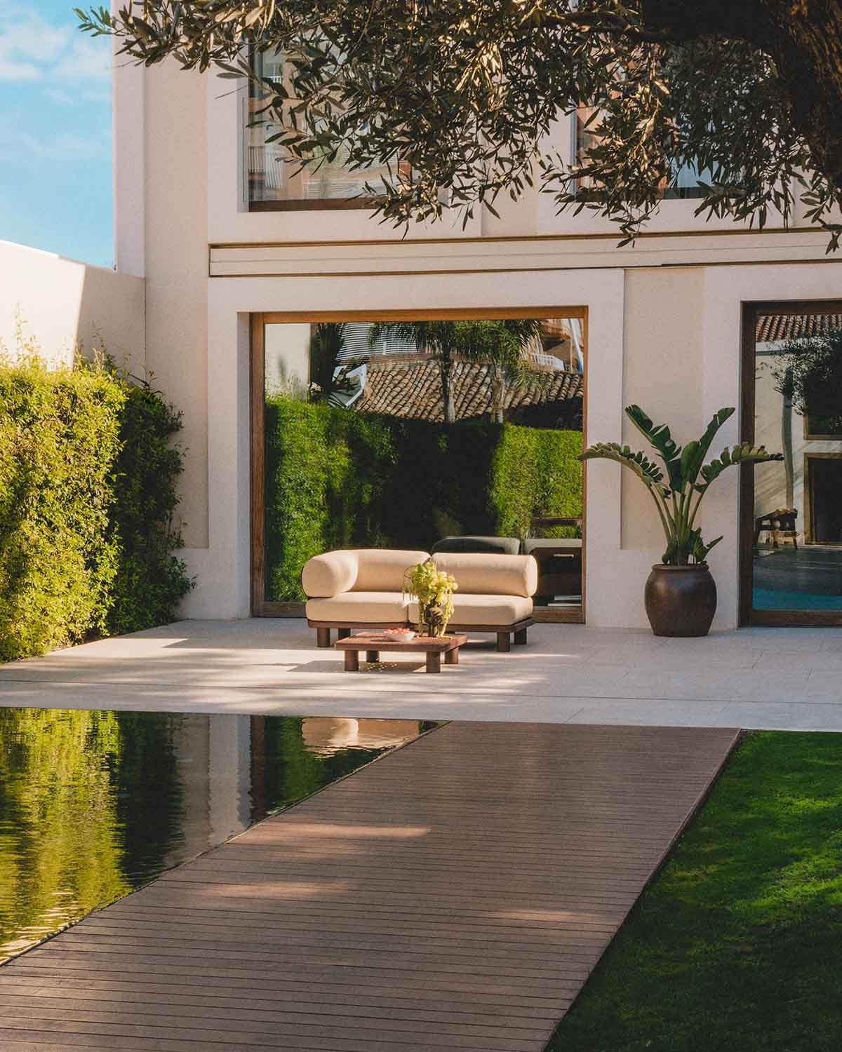 Conjunto de Jardim com Módulo de Canto, Módulo Central e Mesa de Centro em Alumínio e Tecido Lantana, imagem de galeria 2