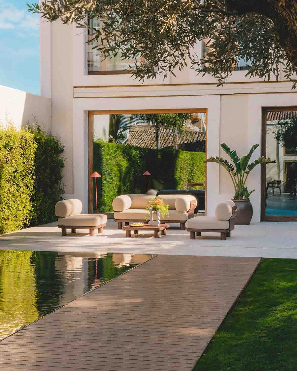 Conjunto de Jardim com 2 Módulos de Canto, 2 Módulos Centrais e Mesa de Centro em Alumínio e Tecido Lantana, imagem de galeria 2