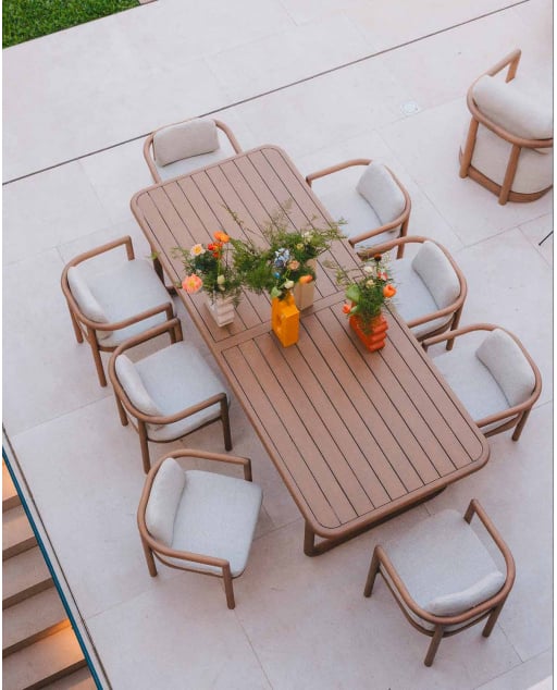 Conjunto de Mesa Retangular (240x100 cm) e 8 Cadeiras em Madeira de Eucalipto e Tecido para Exterior Elnes