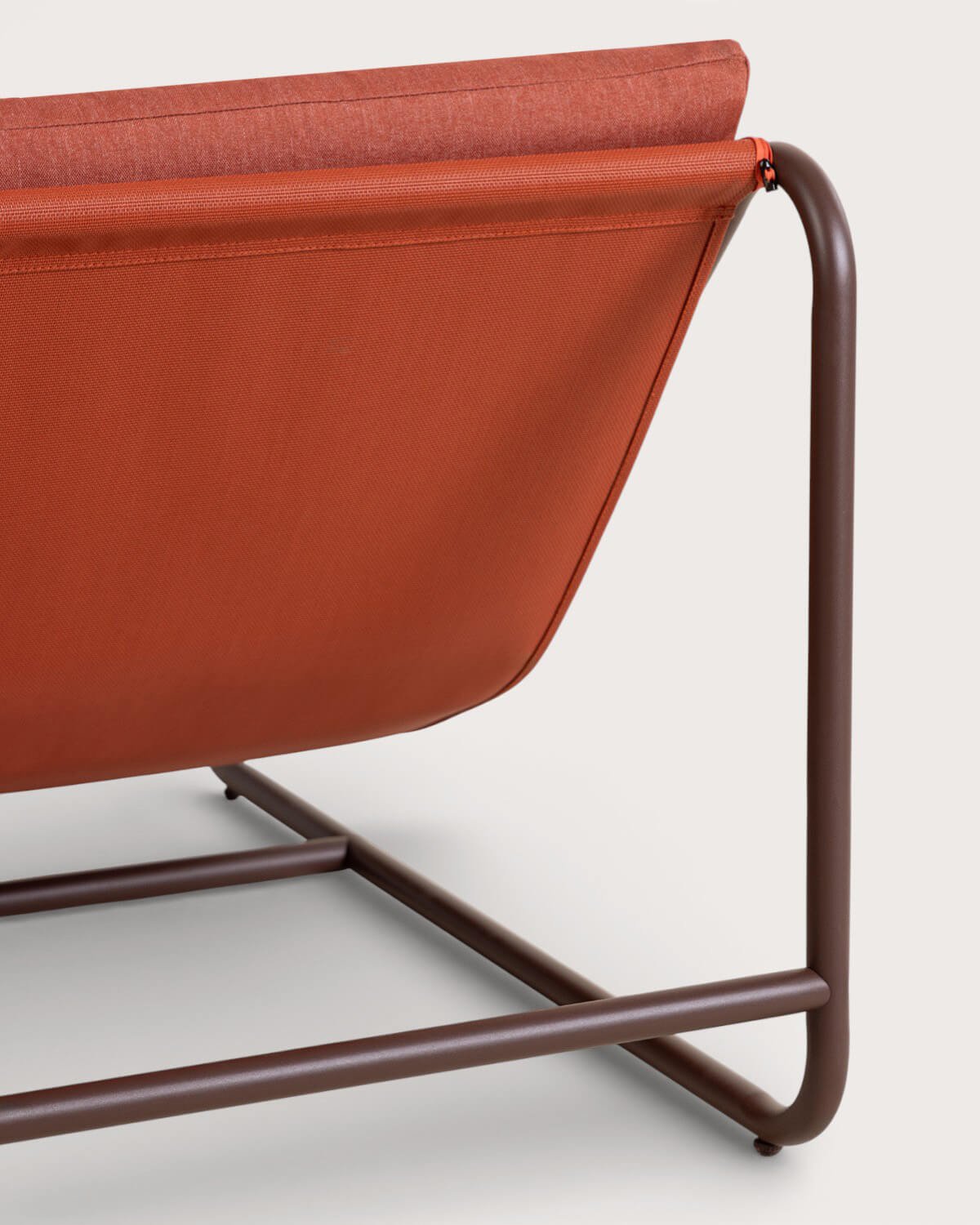 Conjunto Garden com Sofá de 2 Lugares, 2 Poltronas, 1 Mesa de Centro e 1 Mesa Lateral em Metal e Tecido Jazmin, imagem de galeria 9