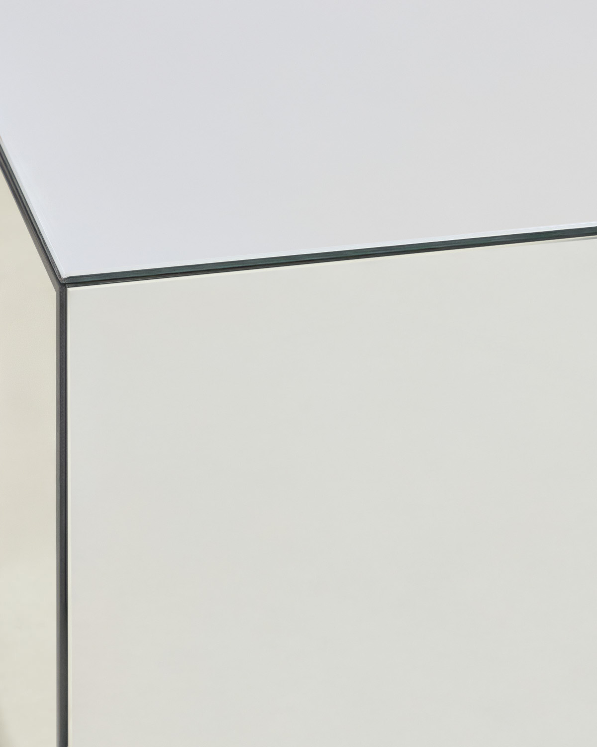 Mesa Lateral Quadrada em Vidro (40x40 cm) Ninel, imagem de galeria 4