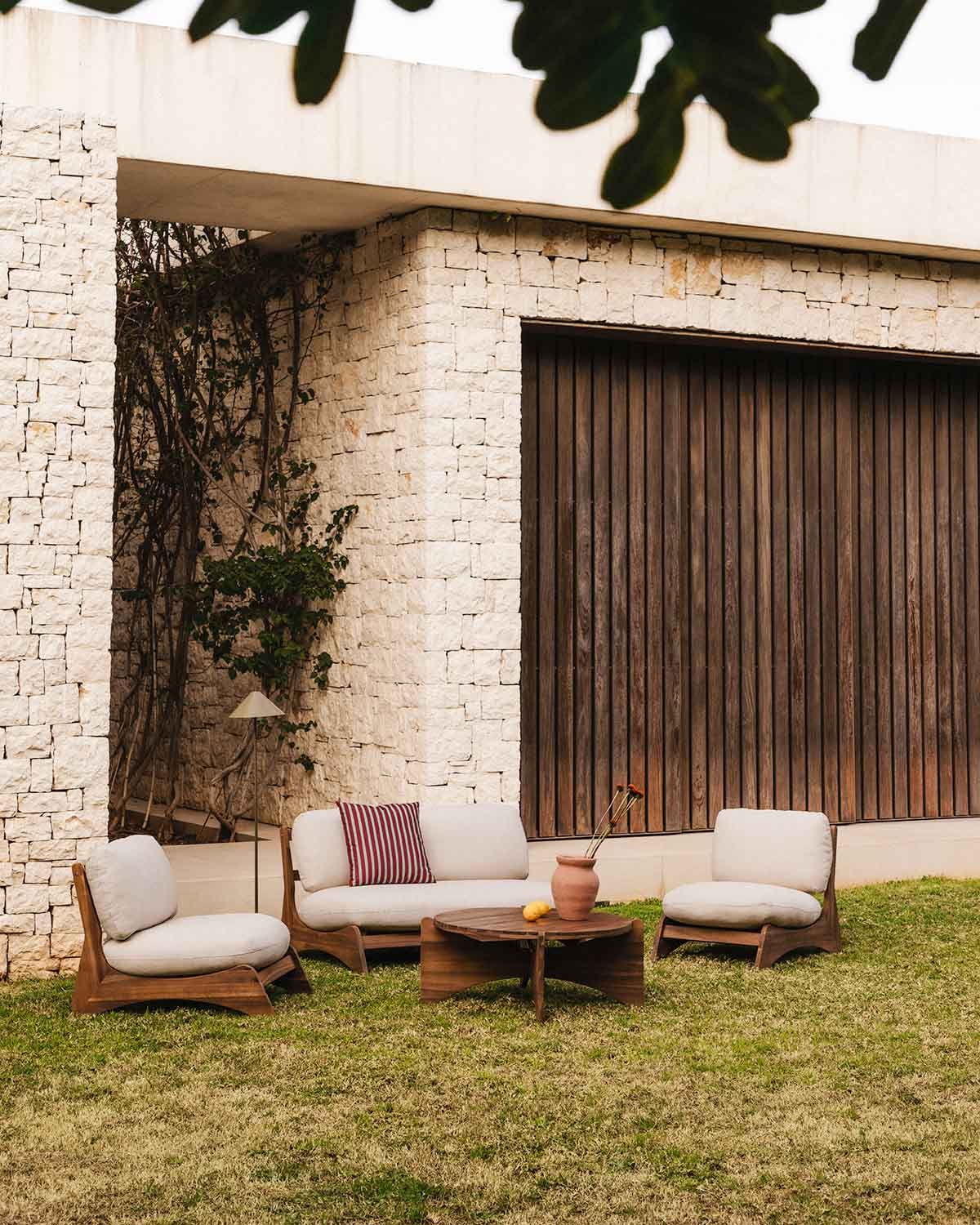 Conjunto de Jardim com Sofá de 2 Lugares, 2 Poltronas e Mesa de Centro em Madeira de Acácia e Tecido Lorent, imagem de galeria 2