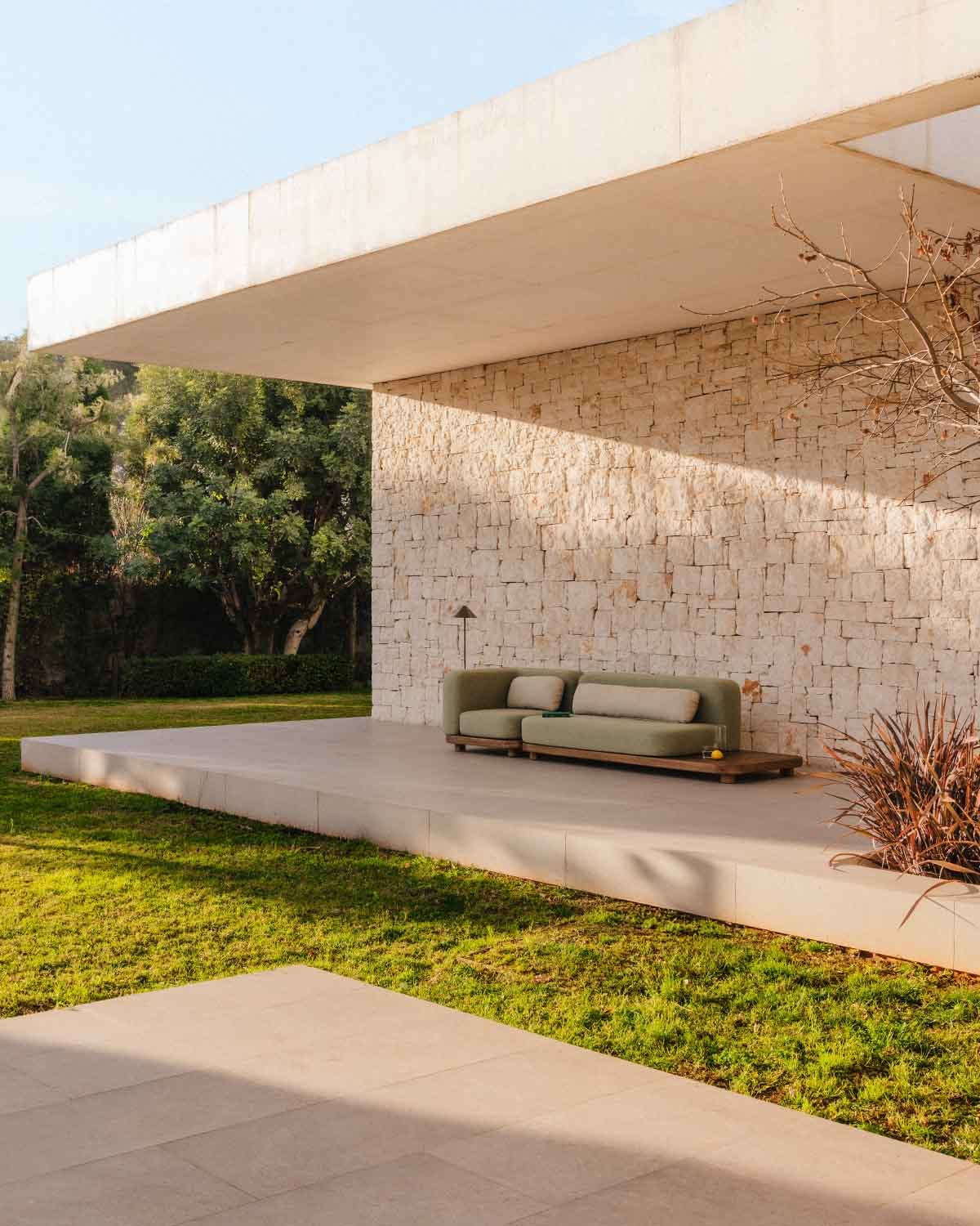 Conjunto de Sofá Modular de Jardim de 2 Peças Módulo de Sofá e Módulo de Canto em Madeira de Acácia e Tecido Redik, imagem de galeria 2