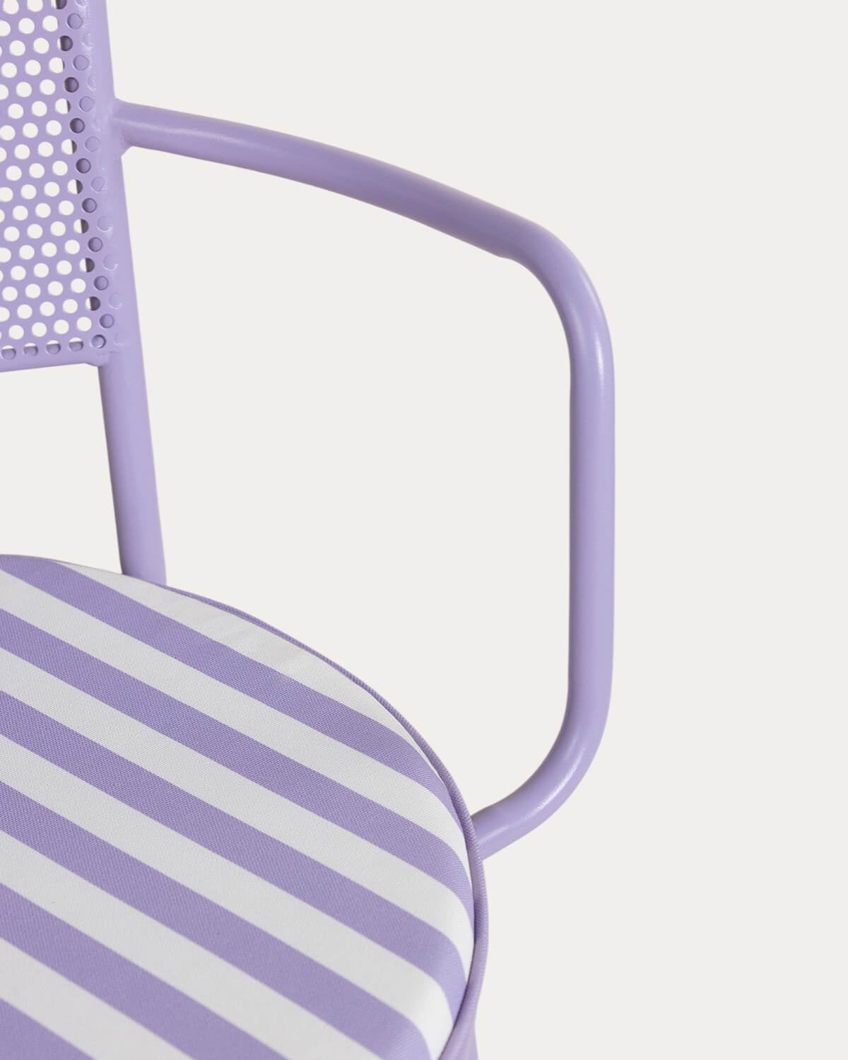 Conjunto composto por Mesa Redonda (Ø110 cm) e 4 Cadeiras com Apoios de Braços em Metal Dorothea para Exterior, imagem de galeria 8