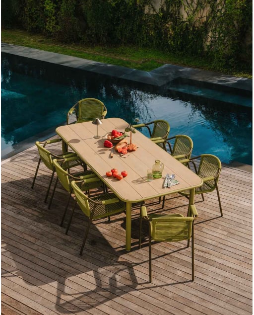 Conjunto de Mesa Retangular em Madeira de Acácia (240x110 cm) Caitlyn e 8 Cadeiras de Metal Murna para Uso Externo