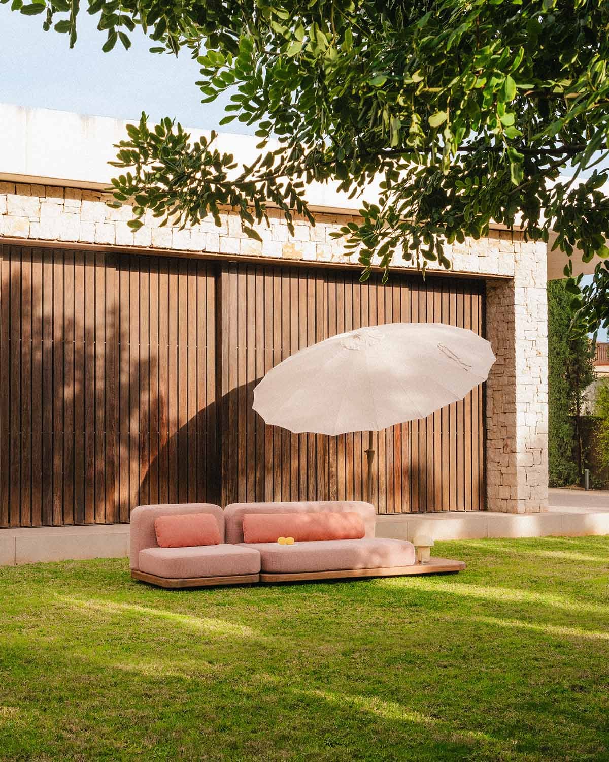 Conjunto de Sofá Modular de Jardim de 2 Peças Módulo de Sofá e Módulo Central em Madeira de Acácia e Tecido Redik, imagem de galeria 2