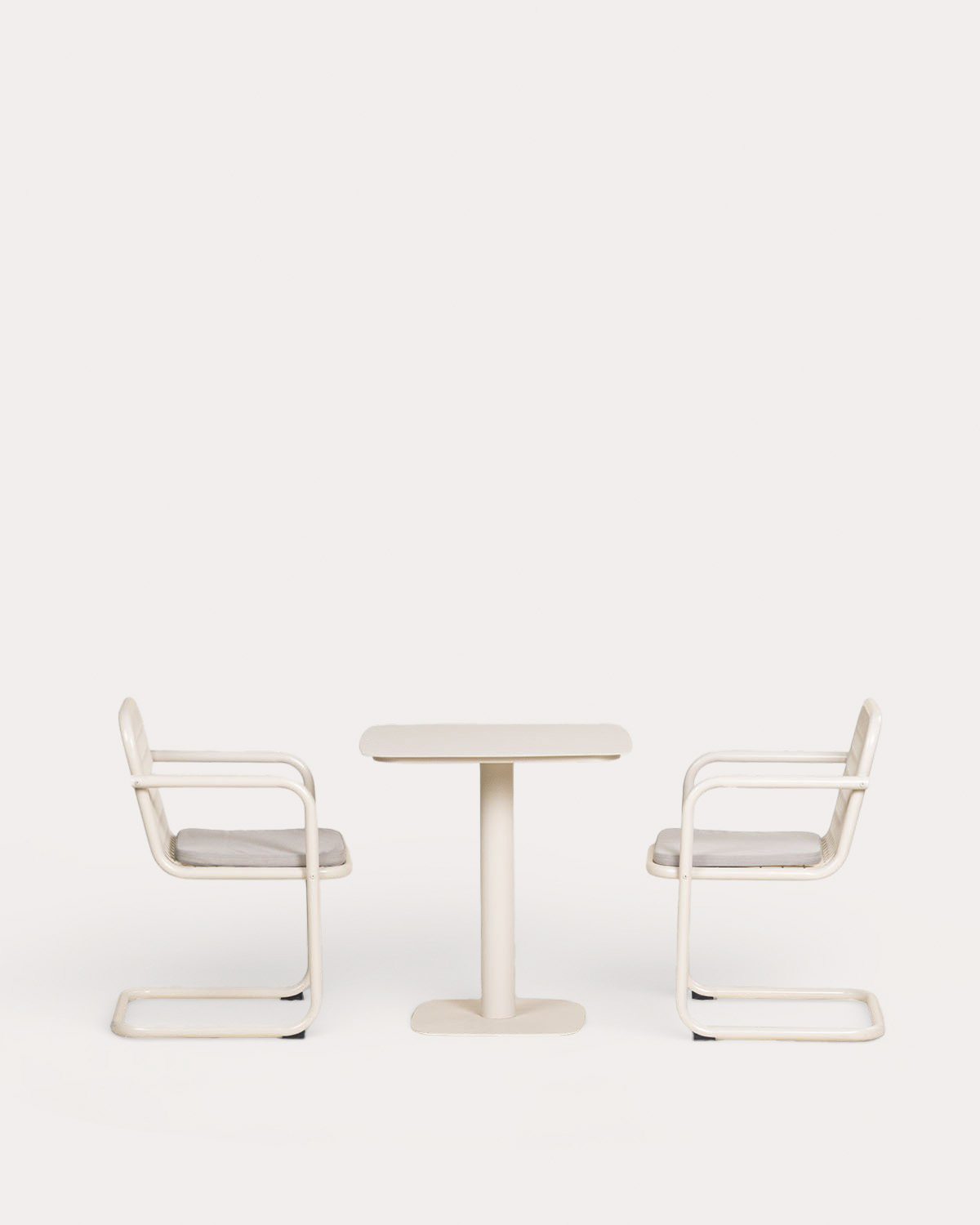 Conjunto de Mesa Quadrada (70x70 cm) Zoilo e 2 Cadeiras de Metal para Exterior com Apoios de Braços Biaritz, imagem de galeria 2